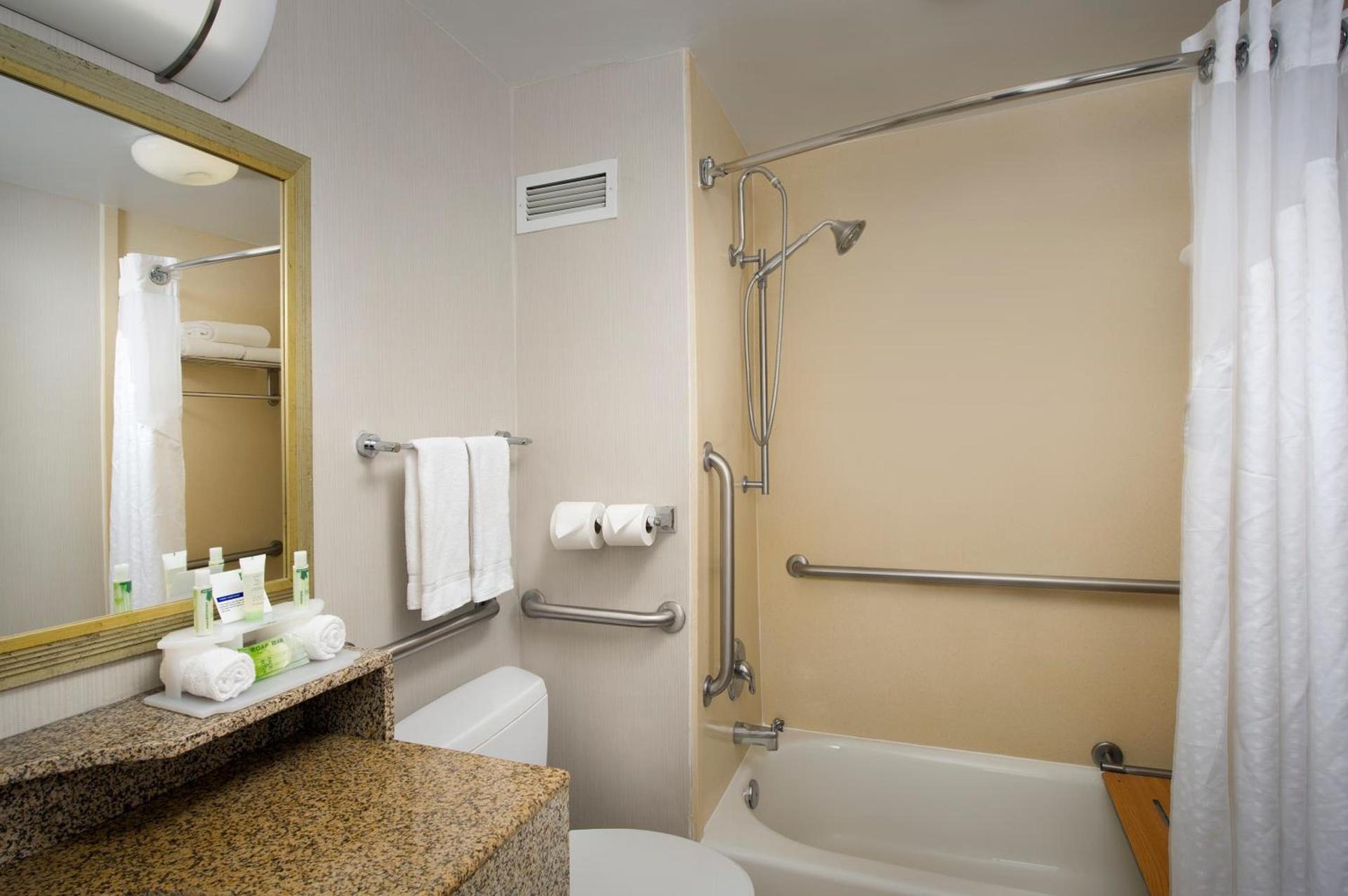 Holiday Inn Express Baltimore at the Stadiums by IHG photo 5