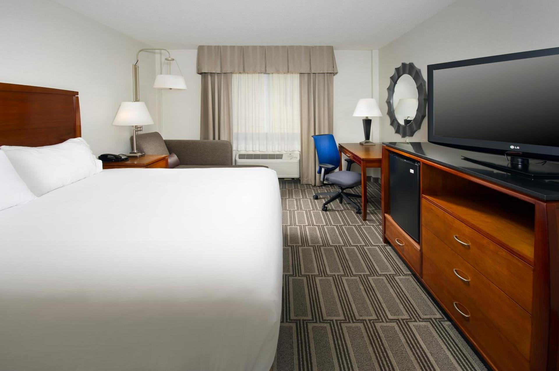 Holiday Inn Express Baltimore at the Stadiums by IHG photo 2