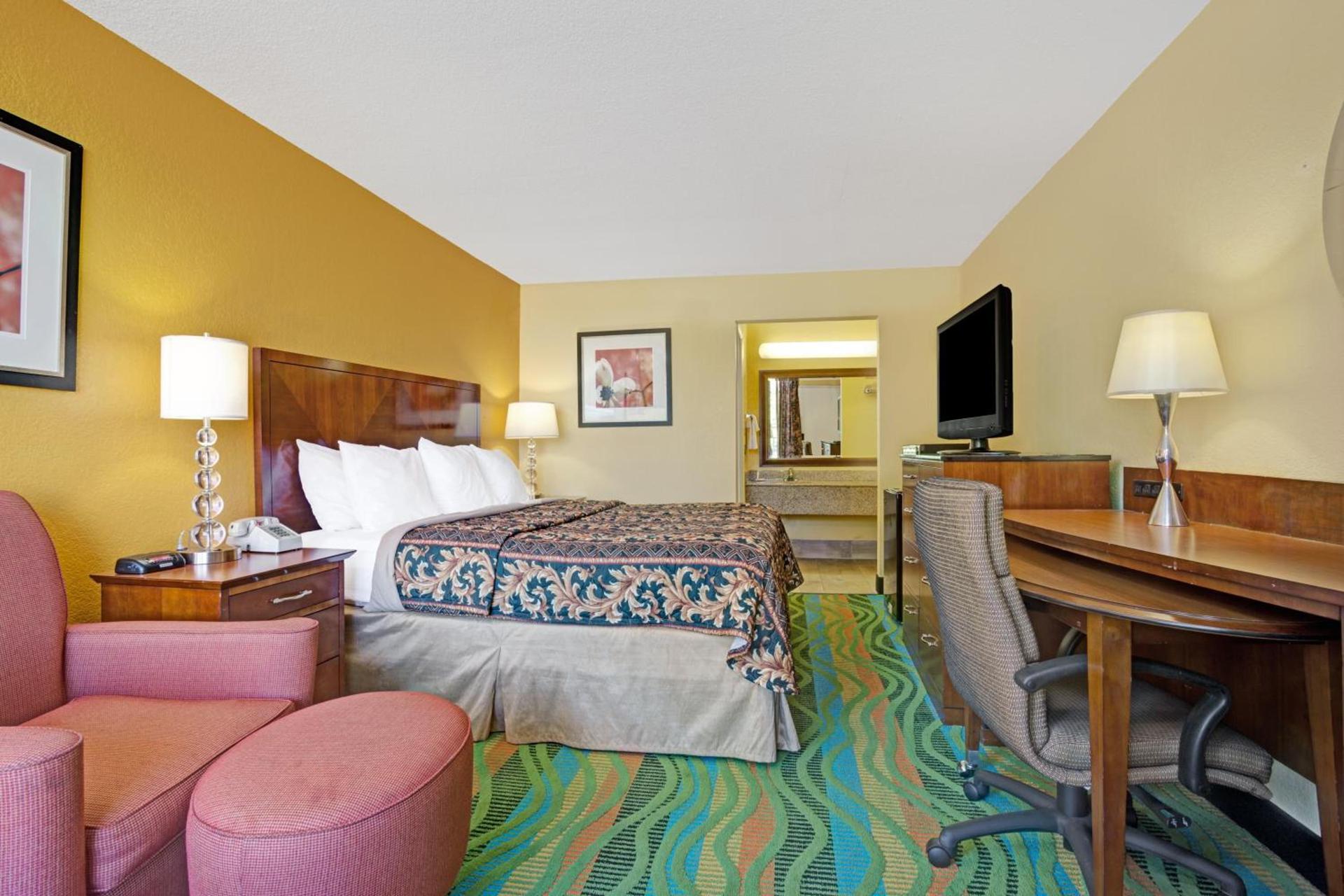 Days Inn by Wyndham Norfolk Military Circle photo 15