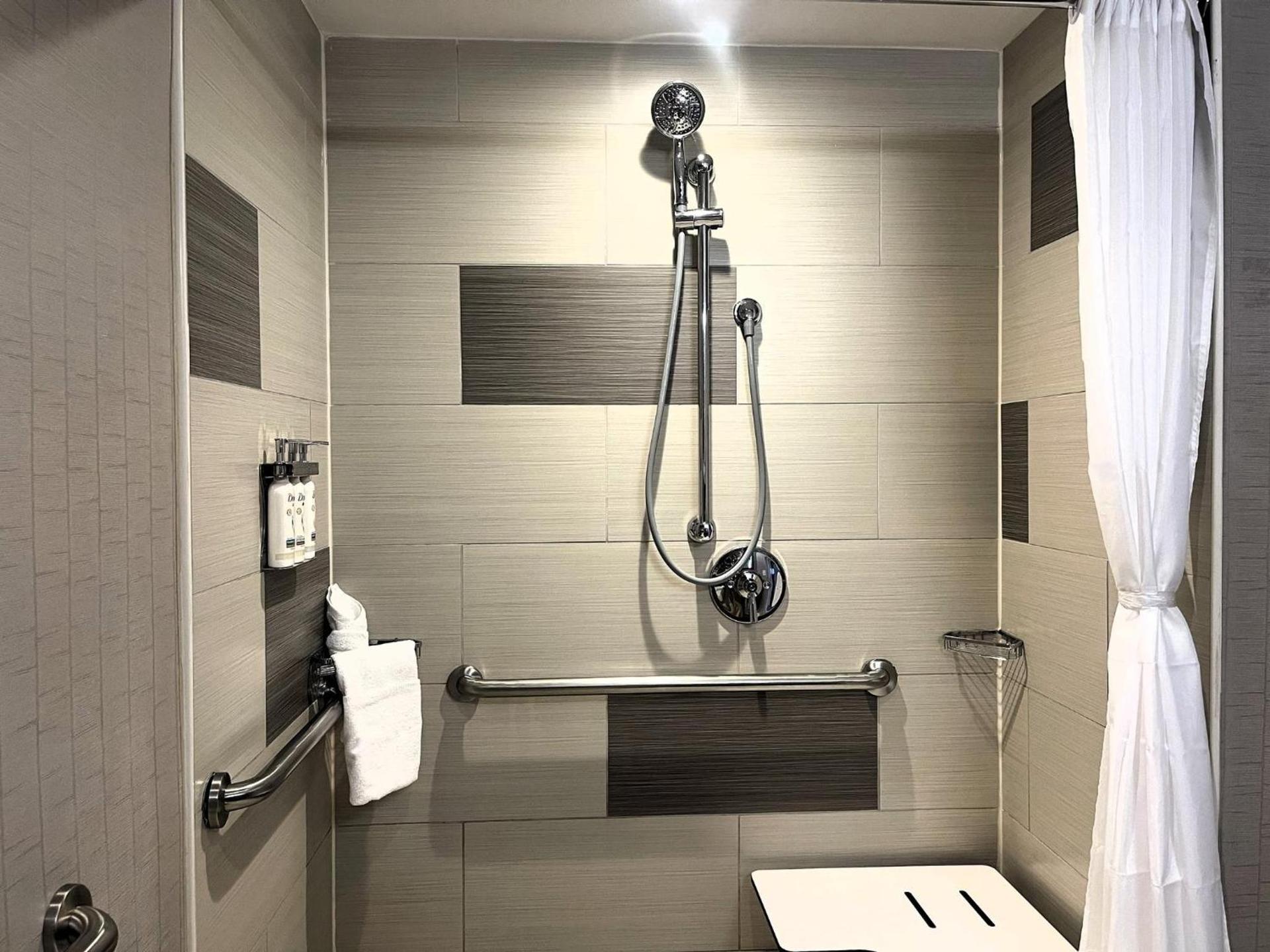 Holiday Inn New York City - Times Square by IHG photo 41