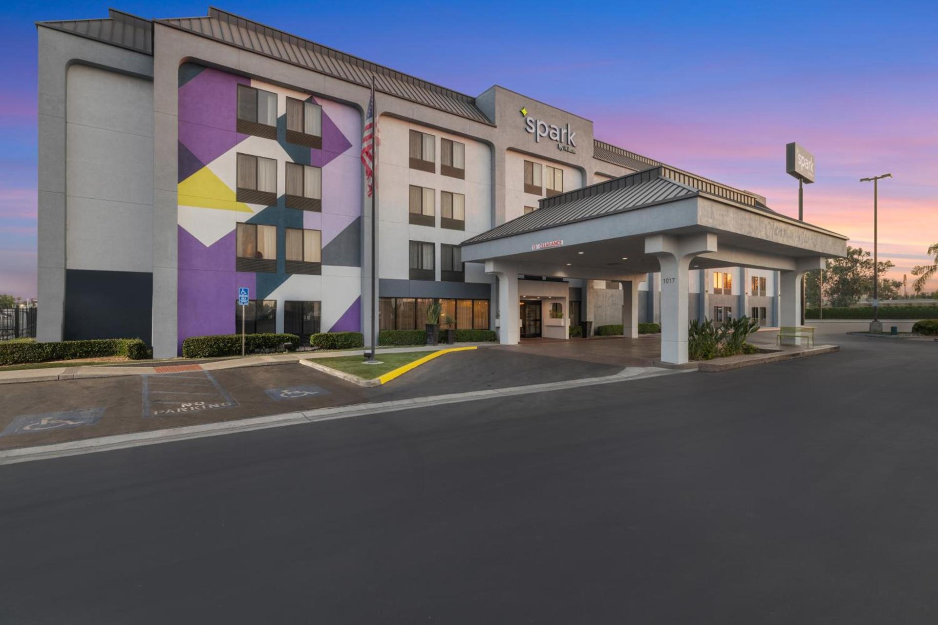 Spark by Hilton Bakersfield Central photo 1