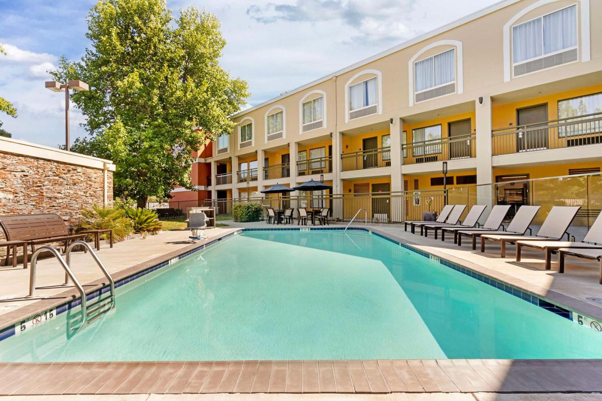 Best Western Plus Rancho Cordova Inn photo 2