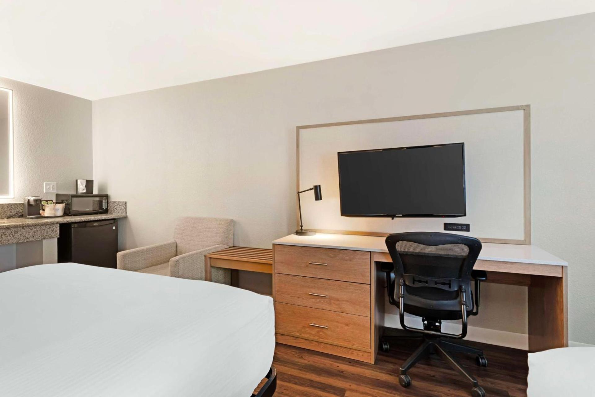 Best Western Plus Rancho Cordova Inn photo 17