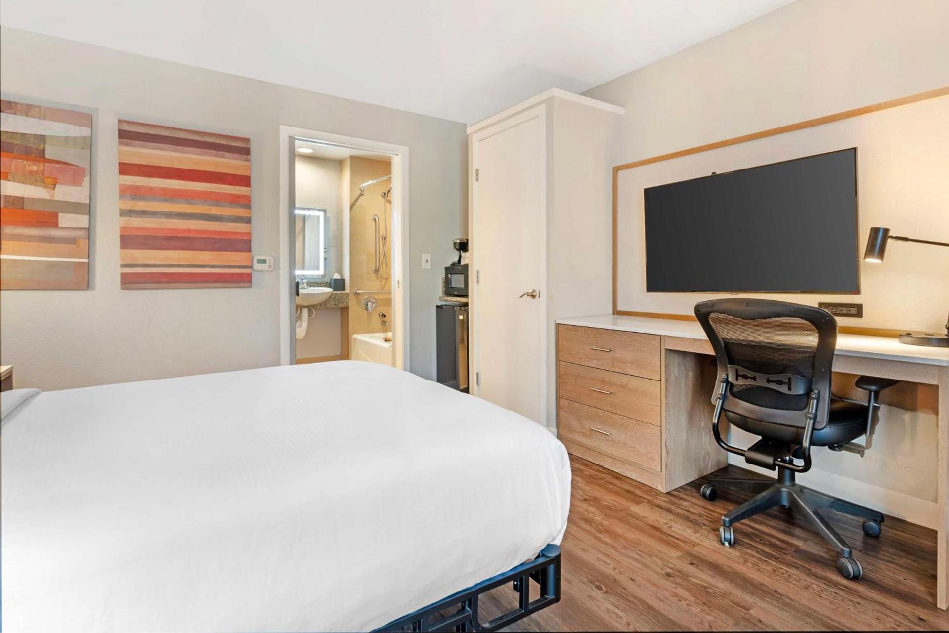 Best Western Plus Rancho Cordova Inn photo 25