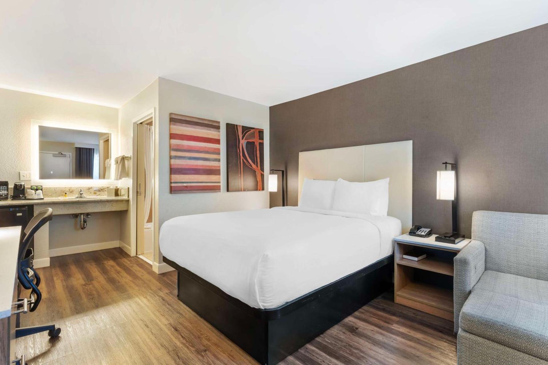 Best Western Plus Rancho Cordova Inn photo 32