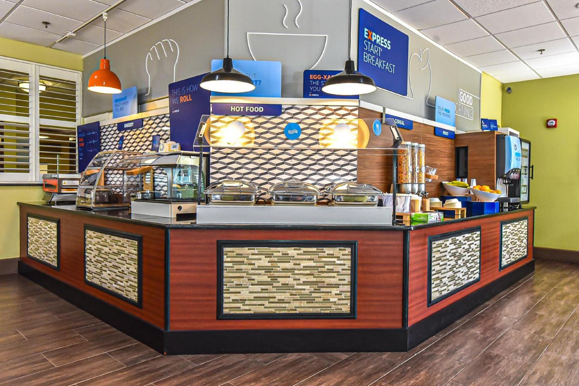 Holiday Inn Express & Suites Cocoa by IHG photo 96