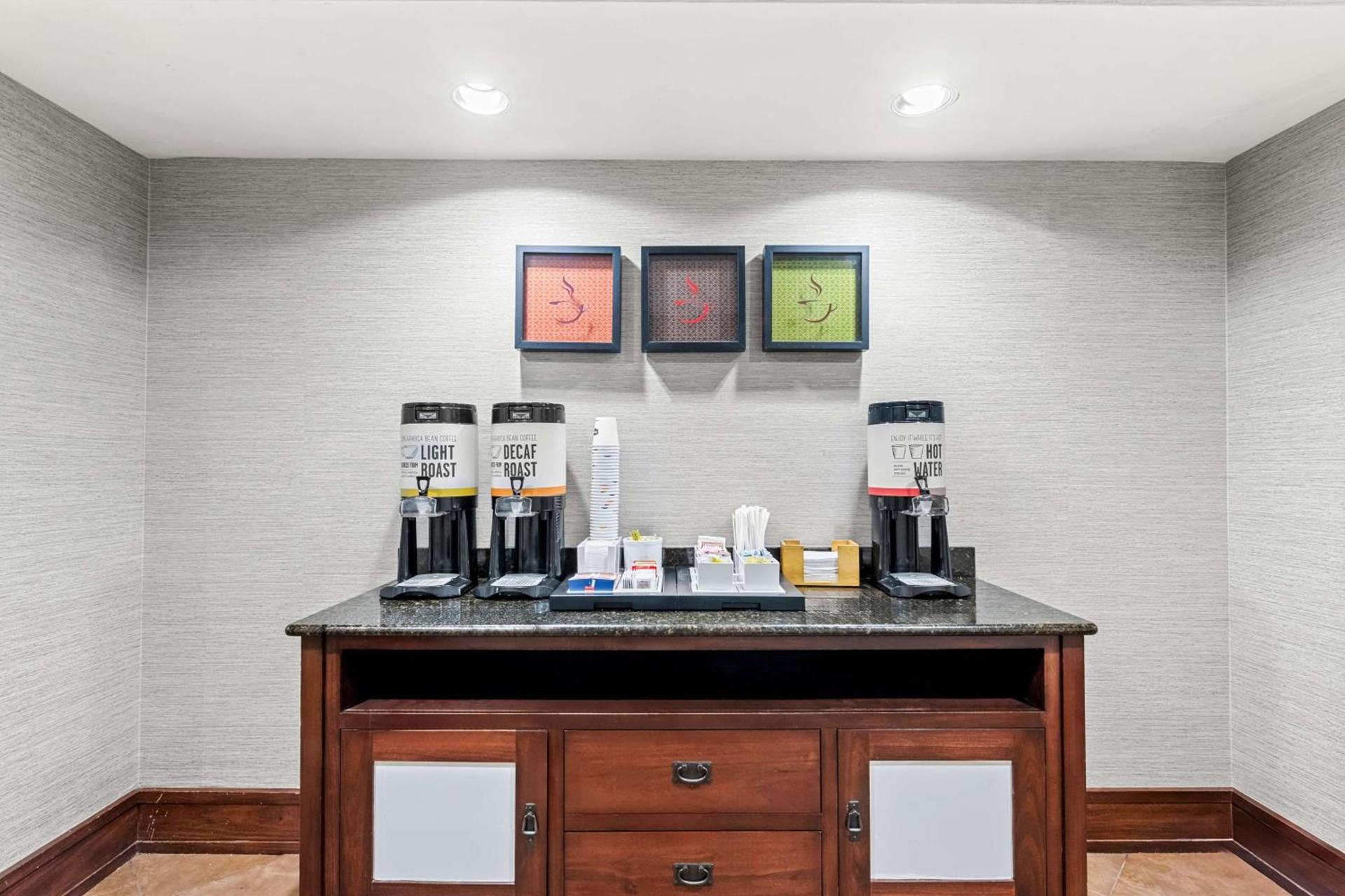 Hampton Inn Chattanooga-North photo 13