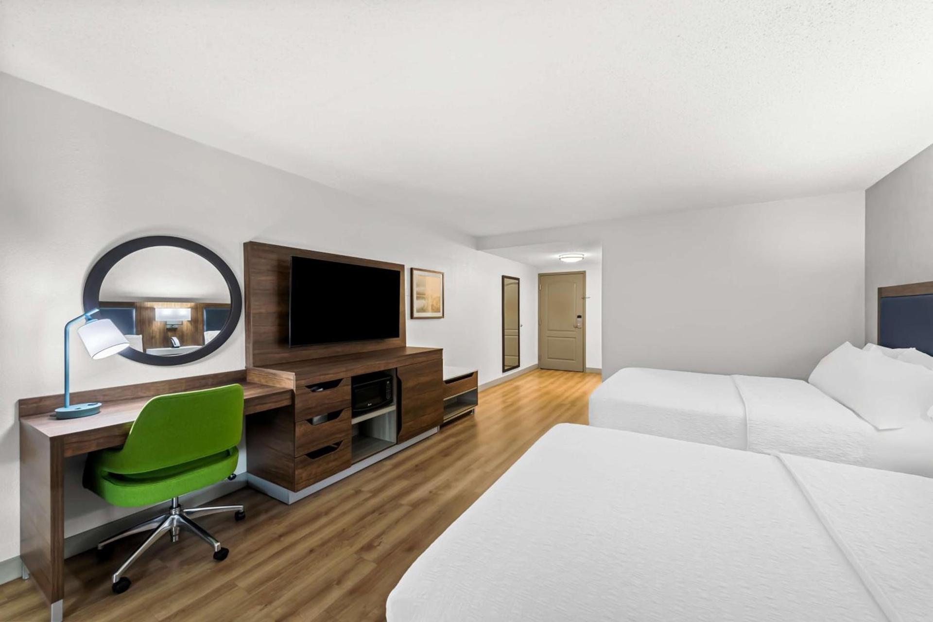 Hampton Inn Chattanooga-North photo 21
