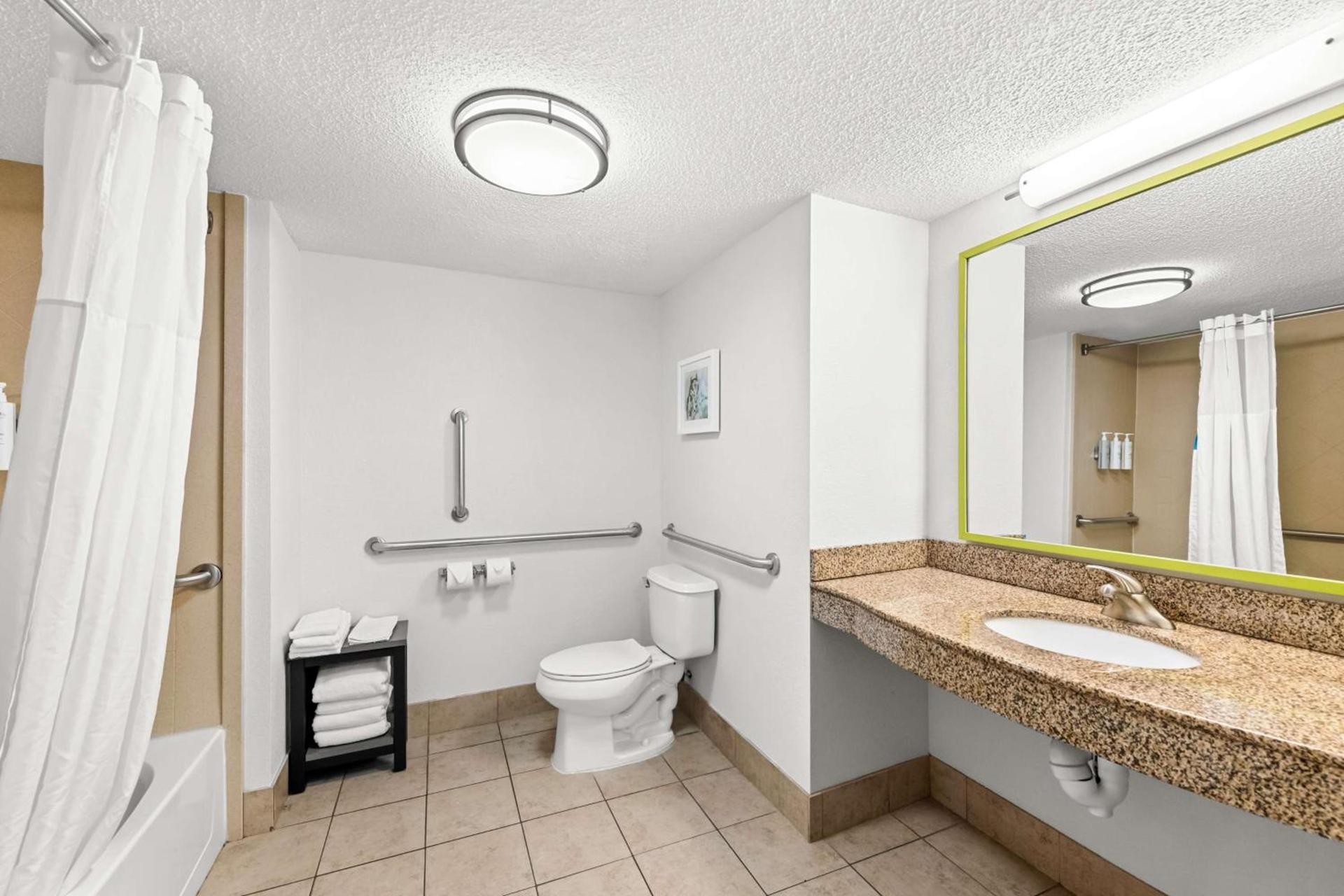 Hampton Inn Chattanooga-North photo 23