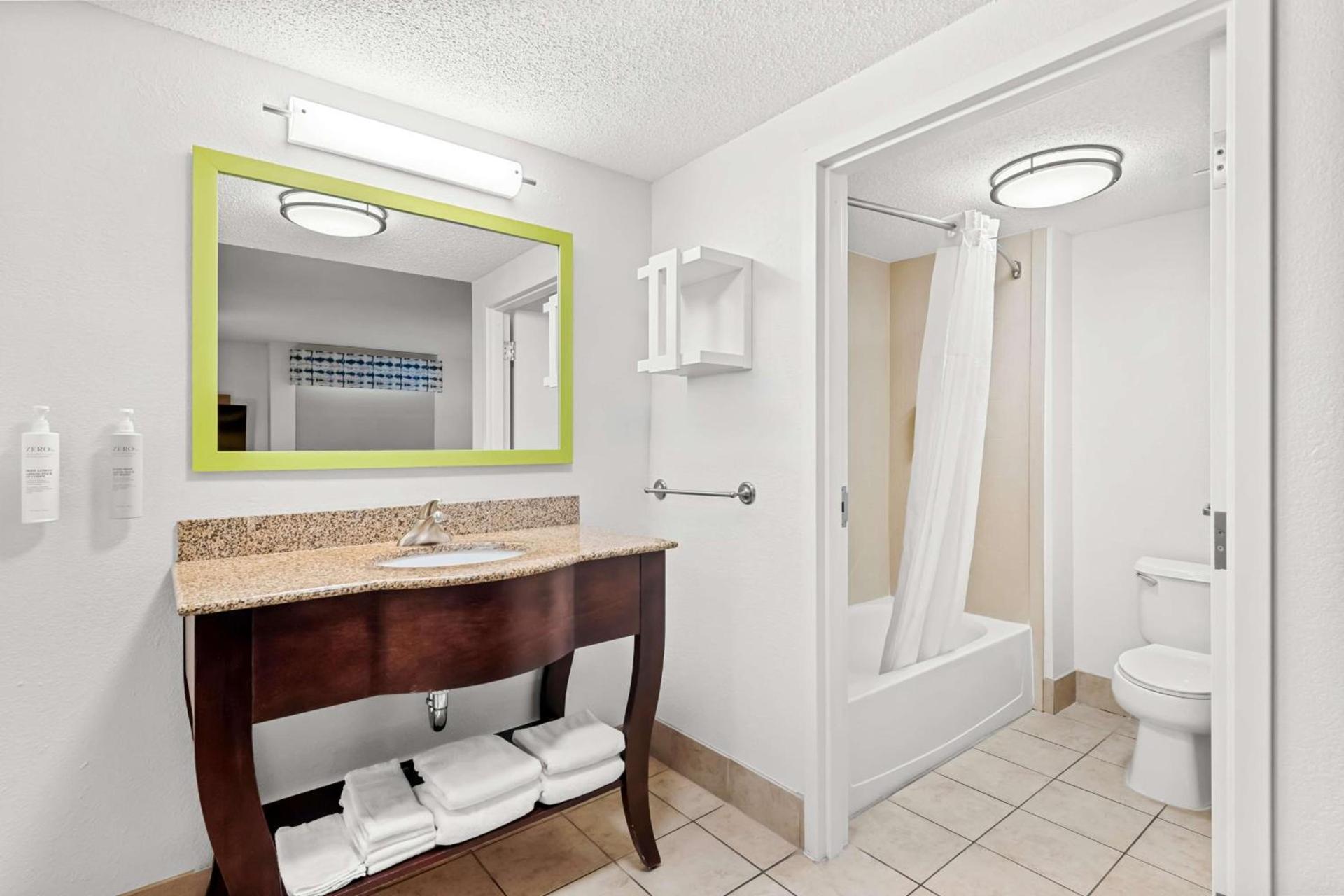 Hampton Inn Chattanooga-North photo 32