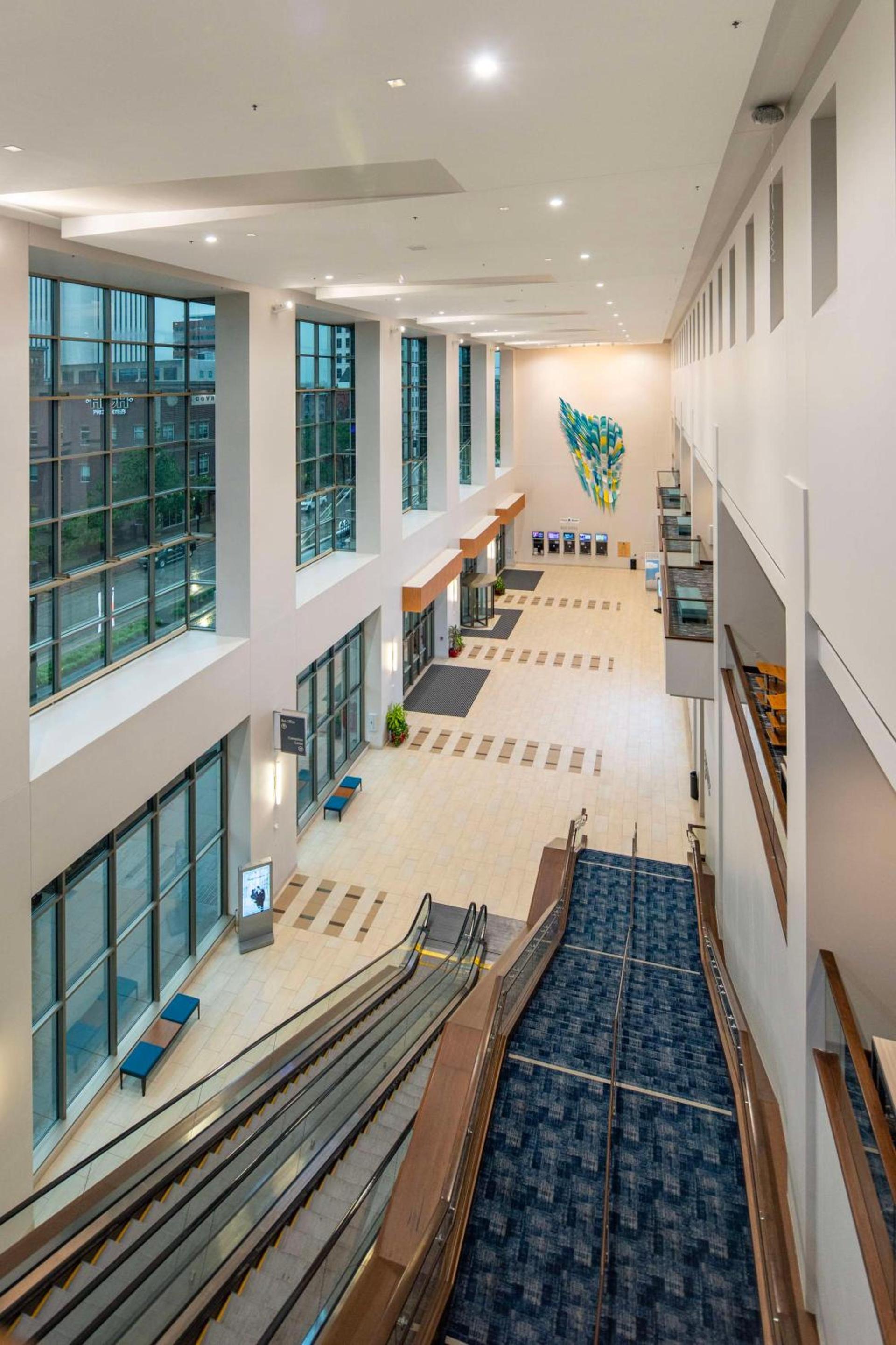 DoubleTree by Hilton Hotel Cedar Rapids Convention Complex photo 9