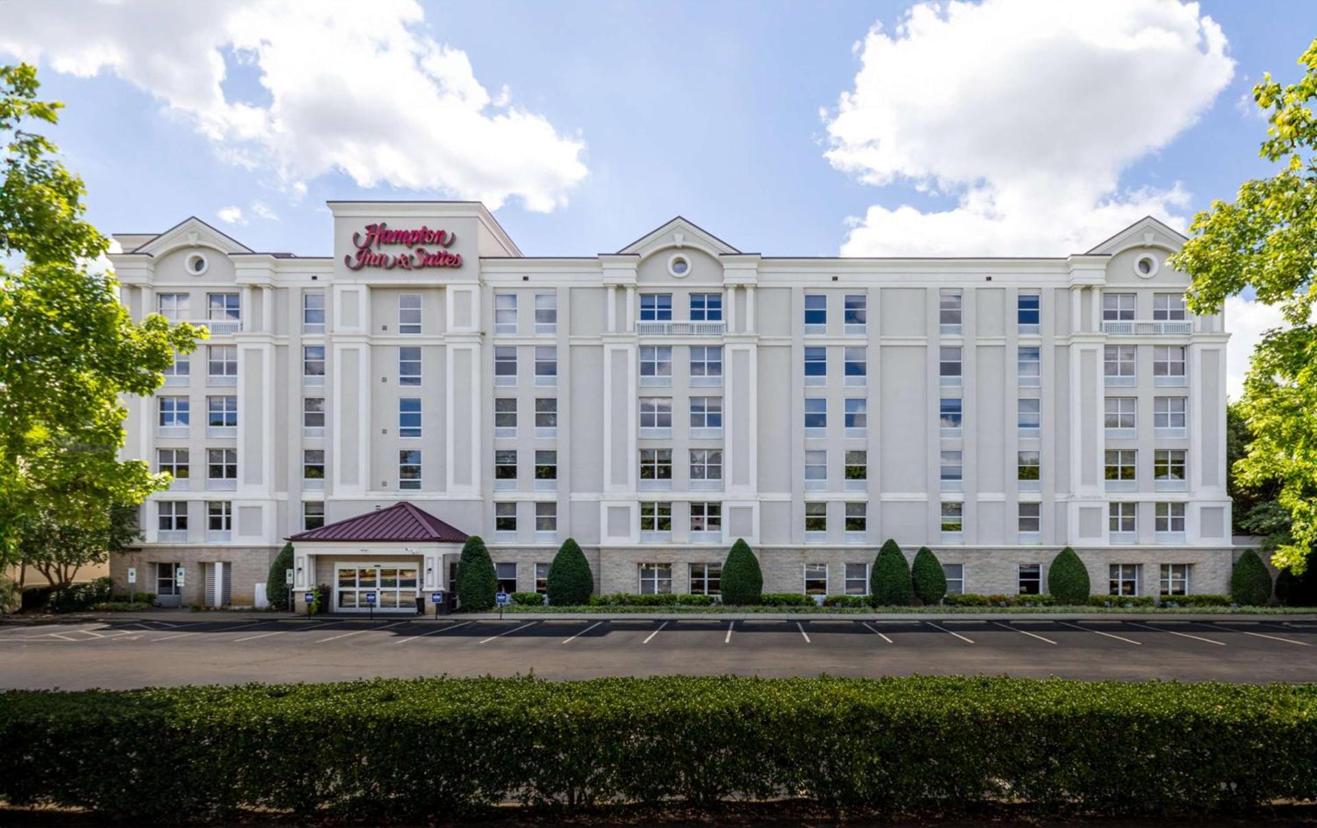 Hampton Inn & Suites Raleigh Cary Lenovo Center — hotel in Cary