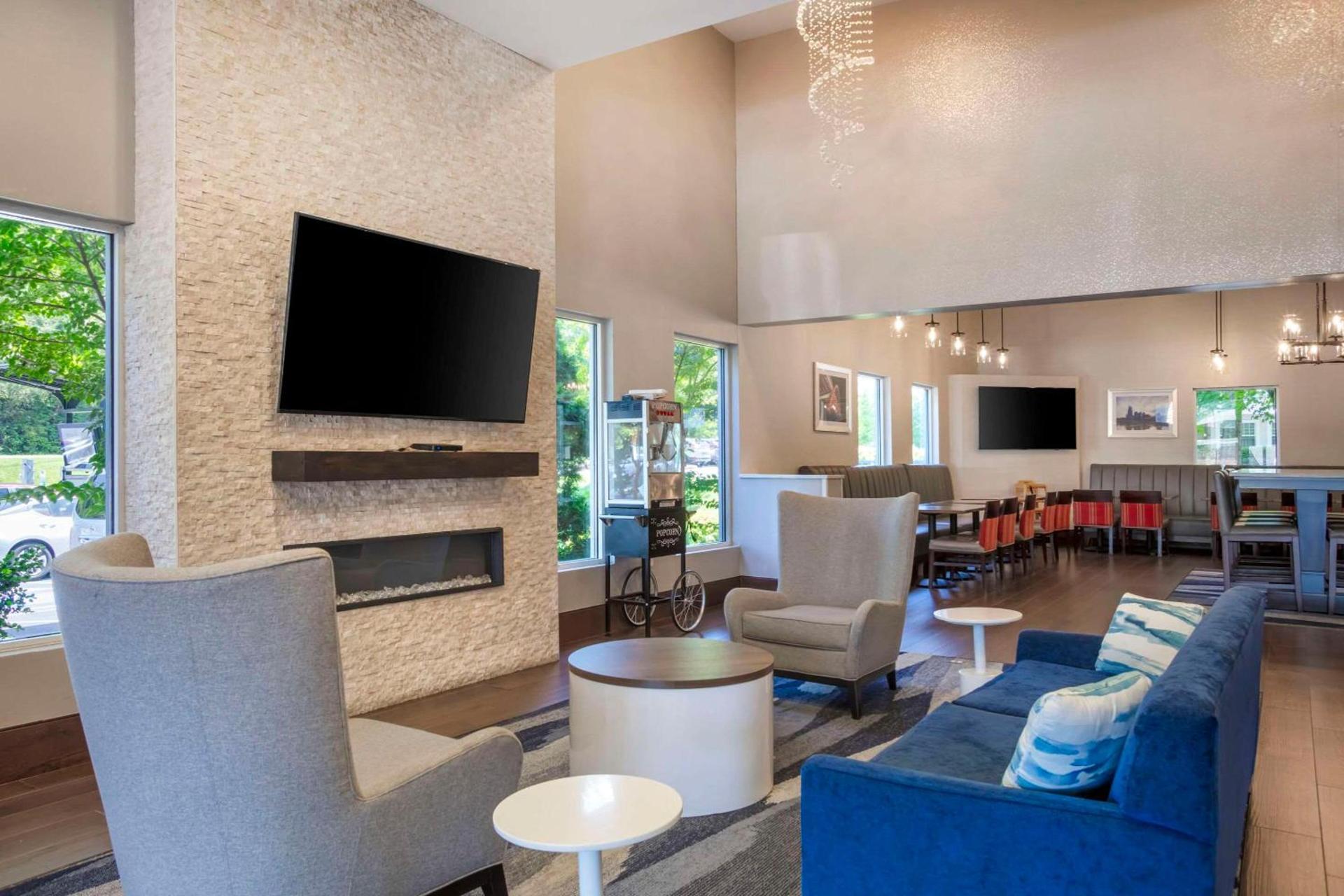 Comfort Suites Nashville Airport - BNA photo 31