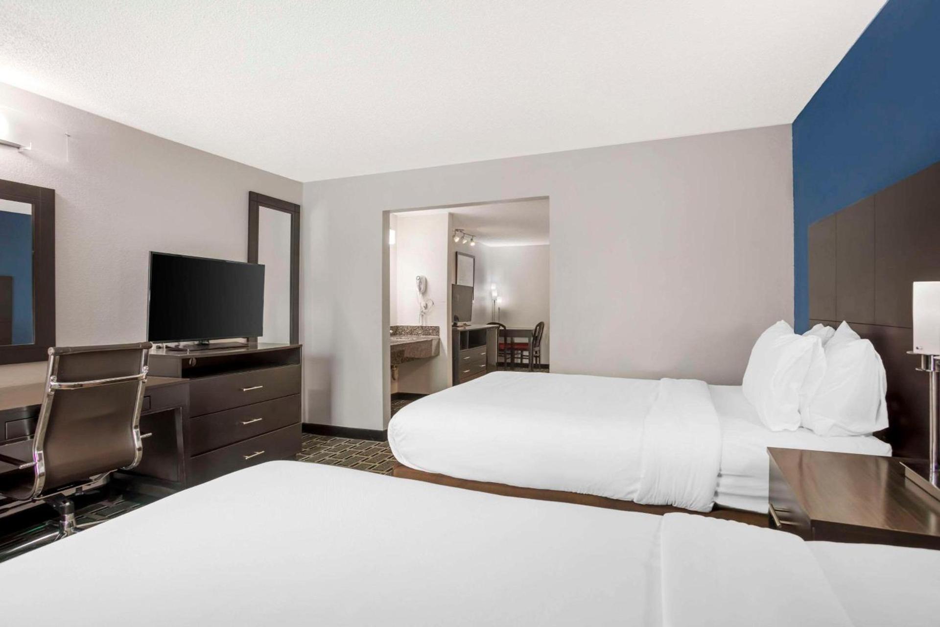 Comfort Suites Nashville Airport - BNA photo 34