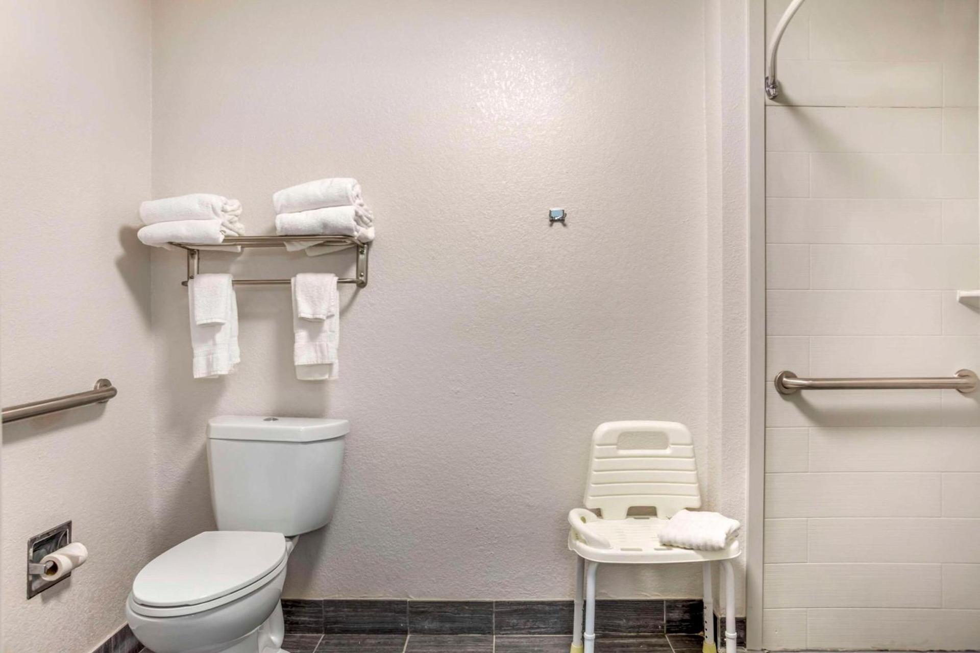 Comfort Suites Nashville Airport - BNA photo 6