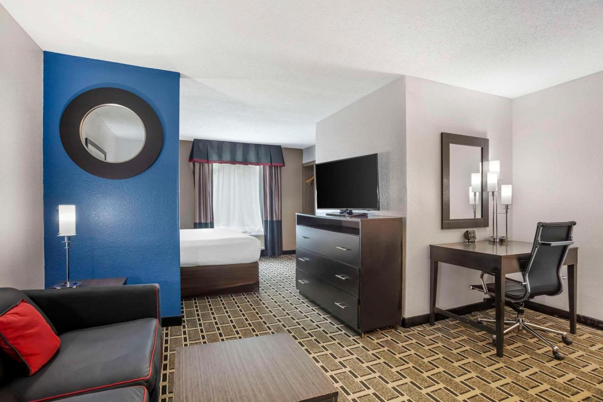 Comfort Suites Nashville Airport - BNA photo 11