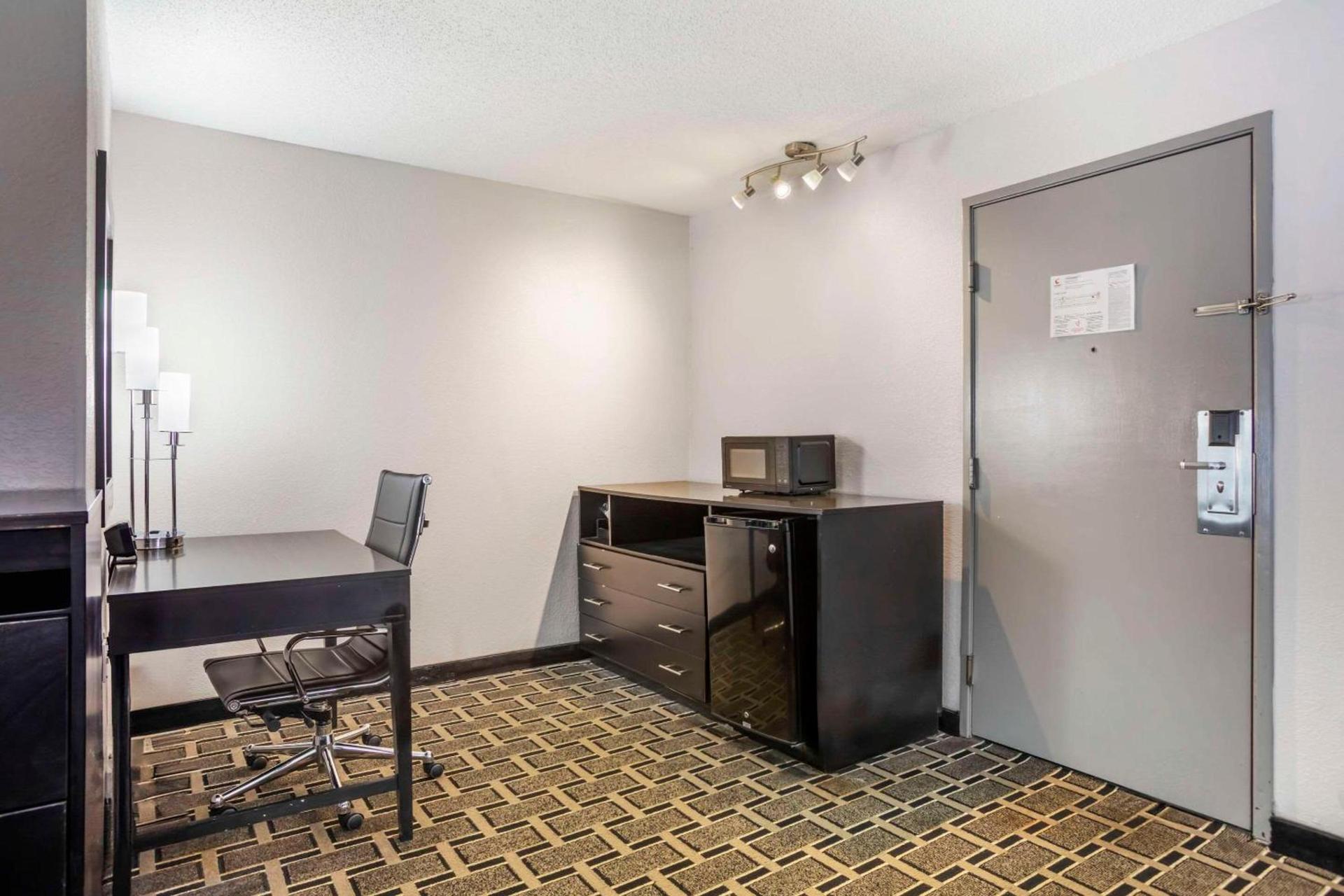 Comfort Suites Nashville Airport - BNA photo 13