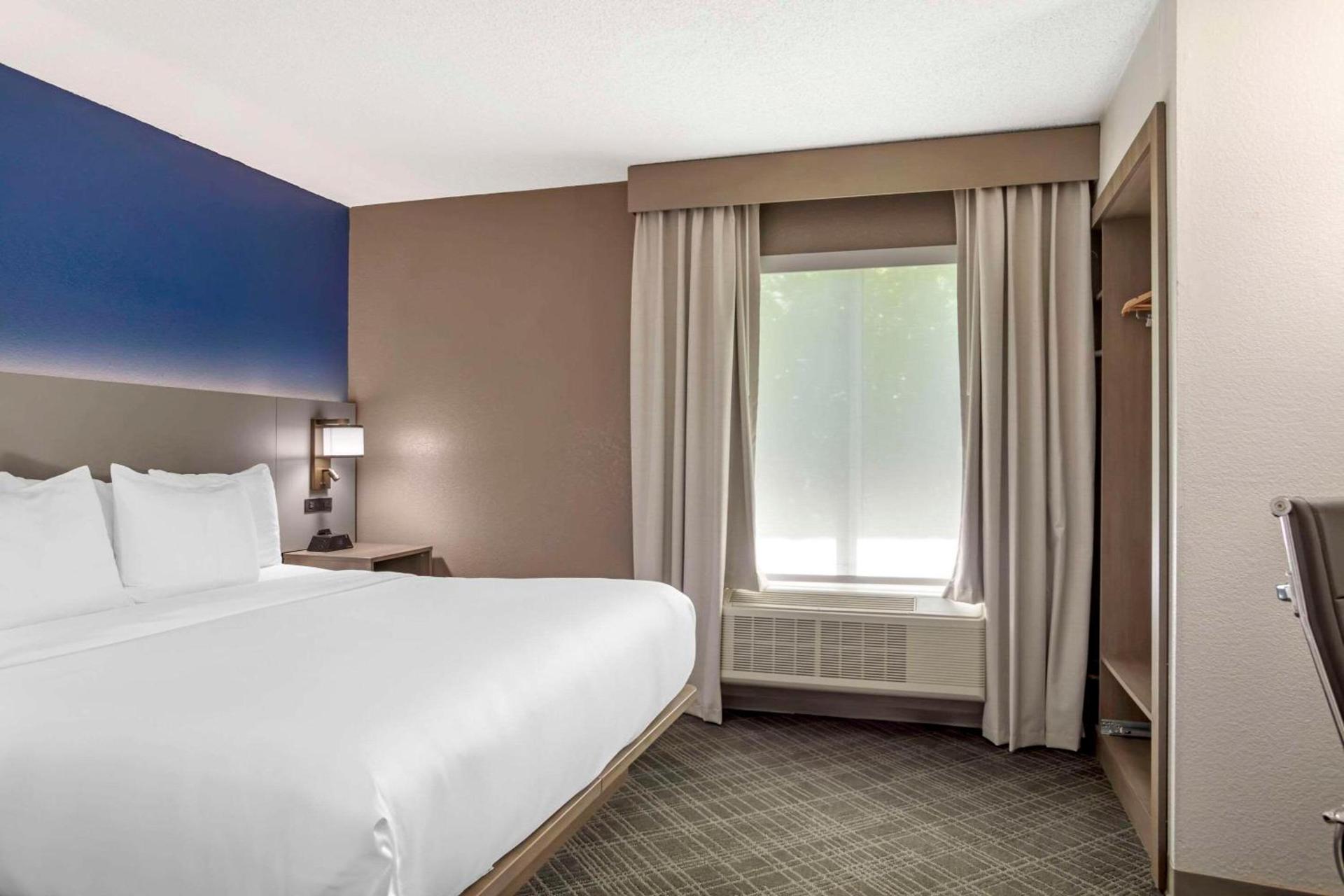 Comfort Suites Nashville Airport - BNA photo 15