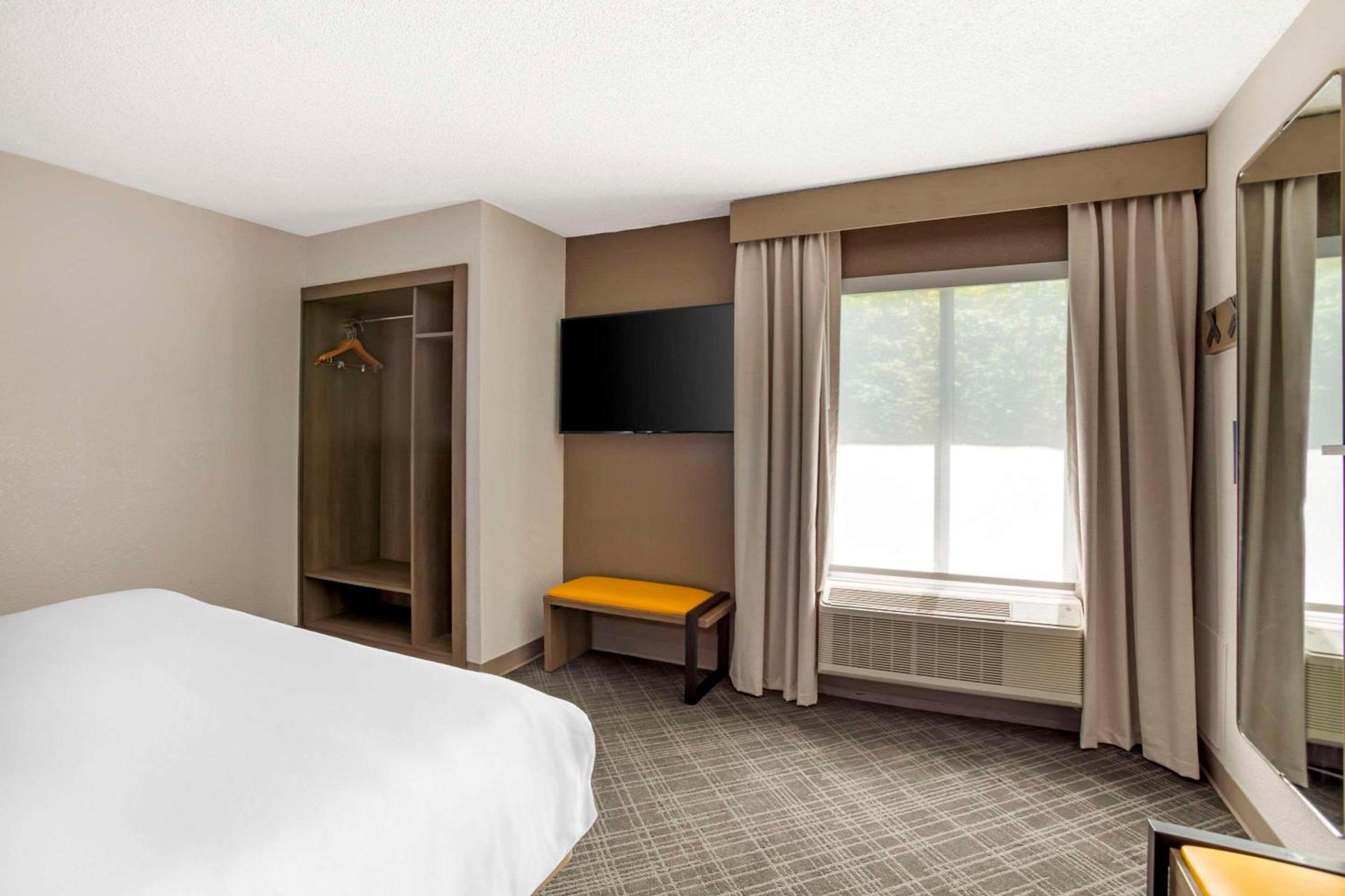 Comfort Suites Nashville Airport - BNA photo 18