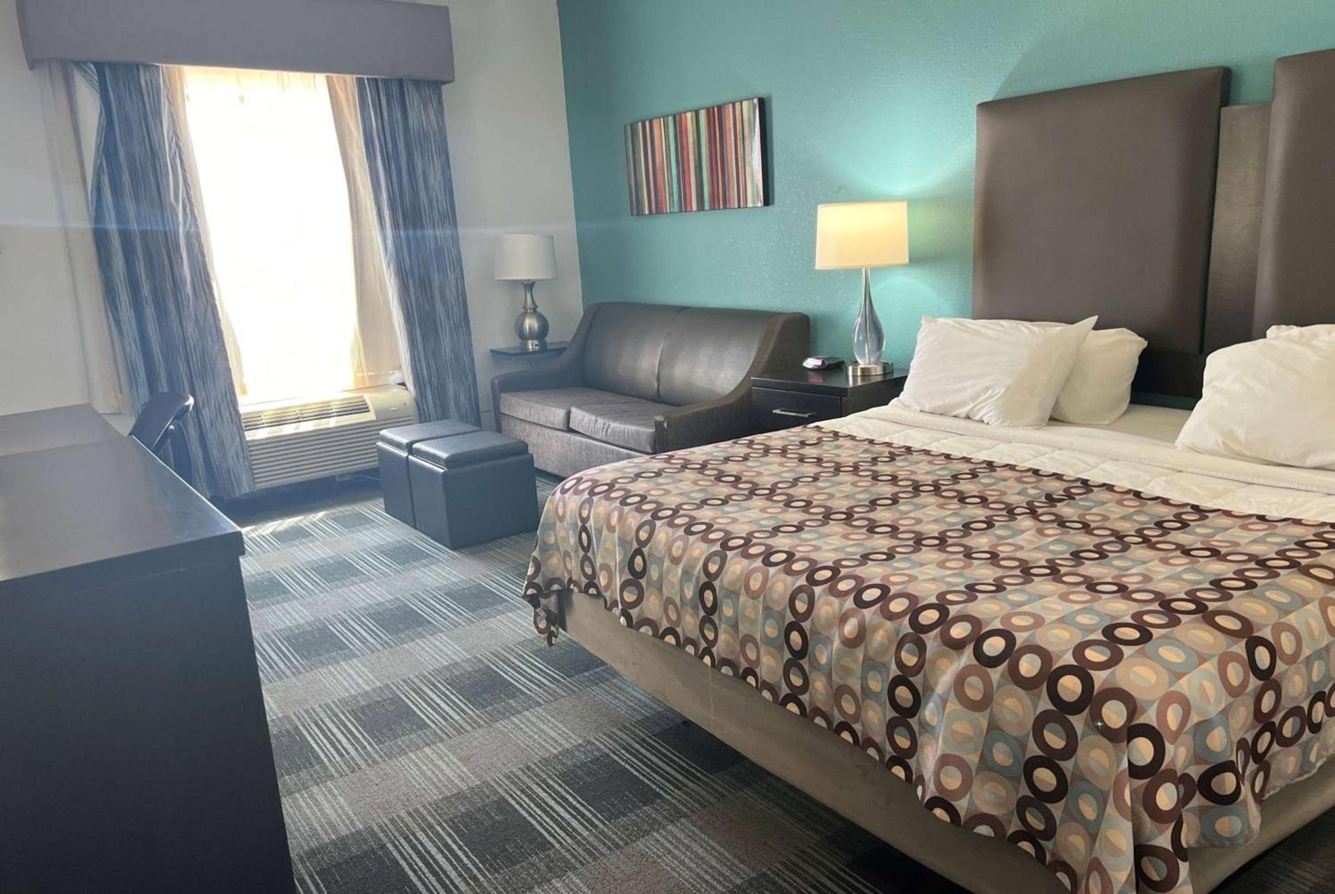 Days Inn by Wyndham Alva photo 4