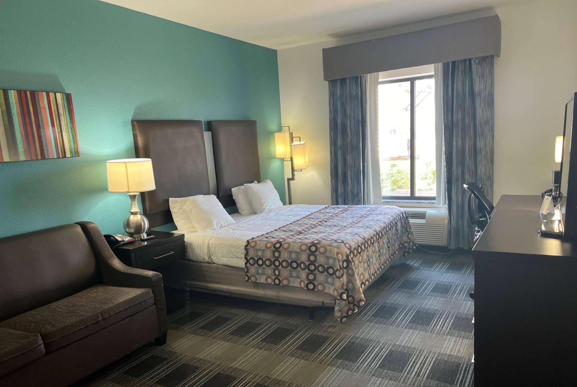 Days Inn by Wyndham Alva photo 2