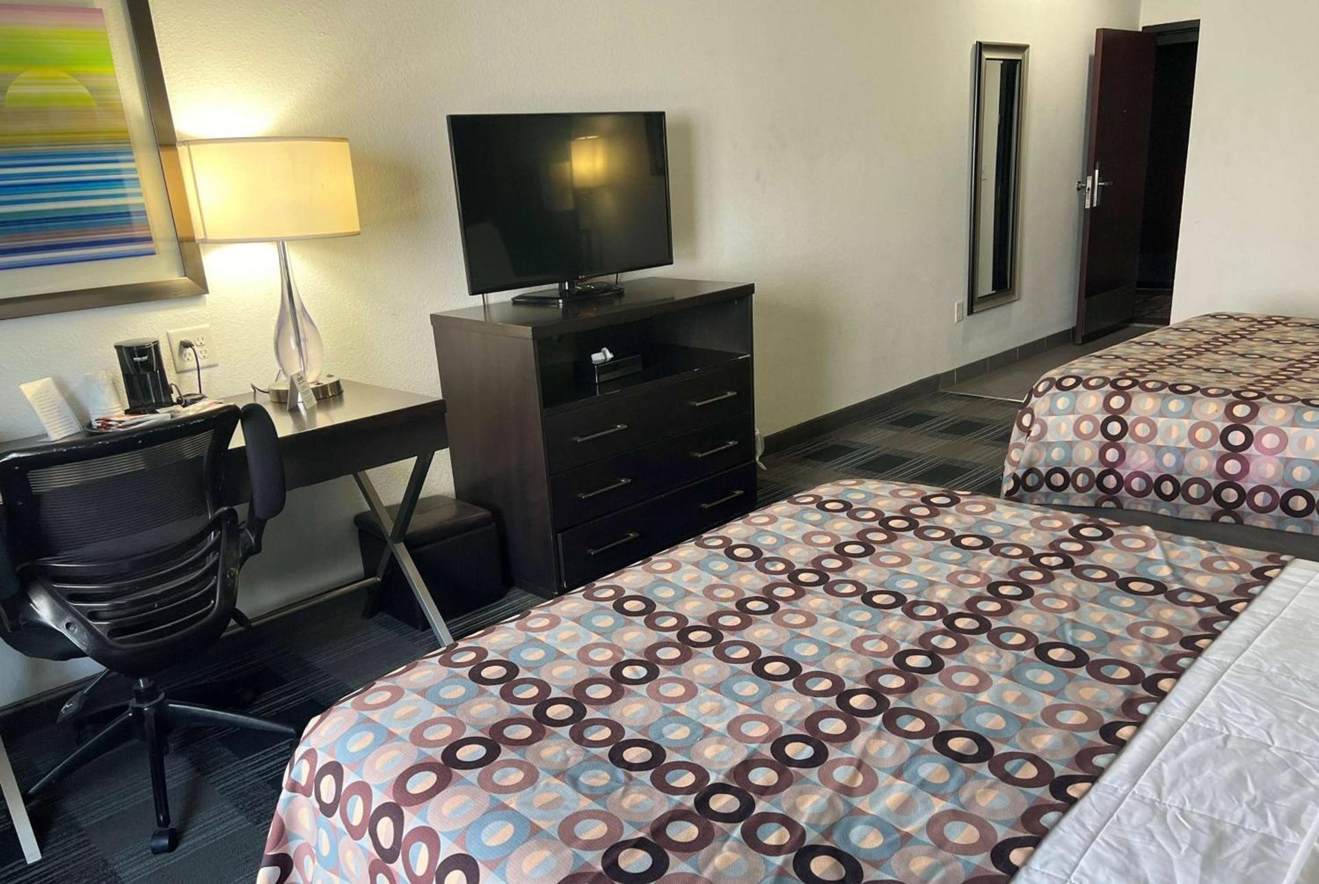 Days Inn by Wyndham Alva photo 5