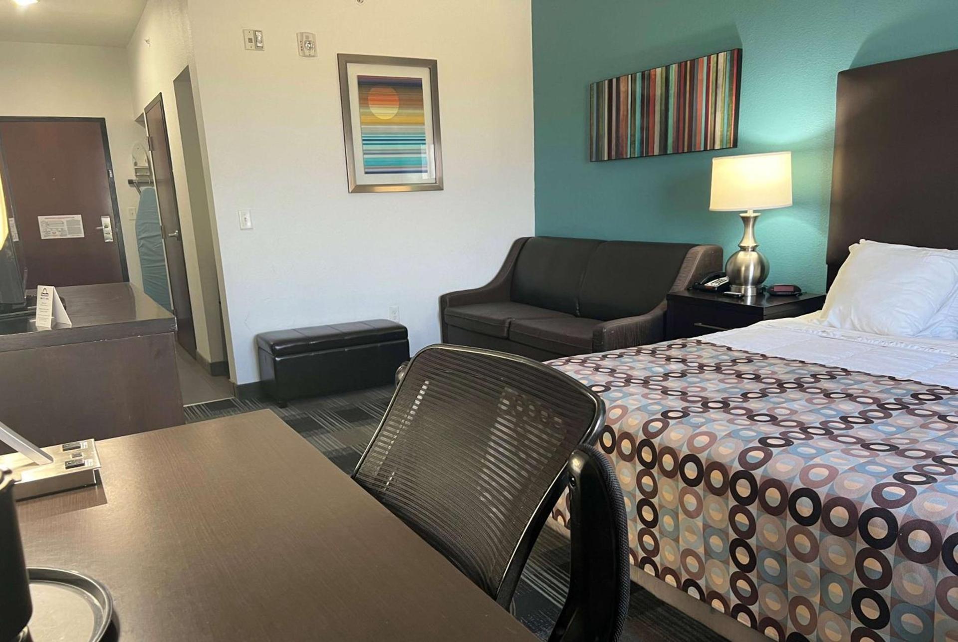 Days Inn by Wyndham Alva photo 8