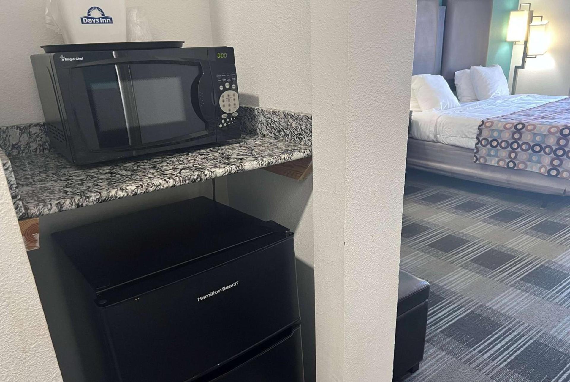 Days Inn by Wyndham Alva photo 10