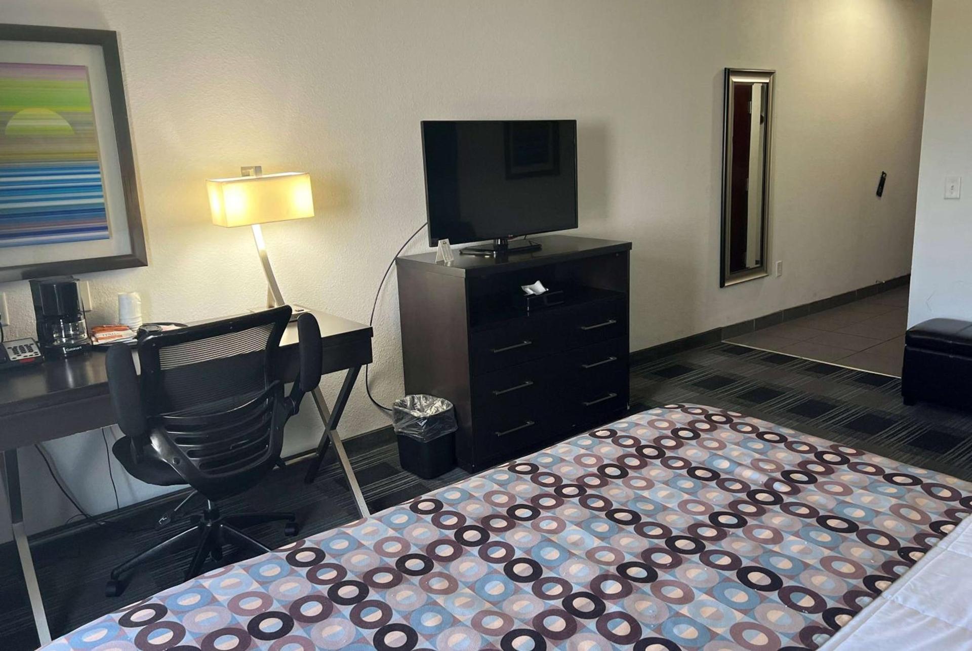 Days Inn by Wyndham Alva photo 9