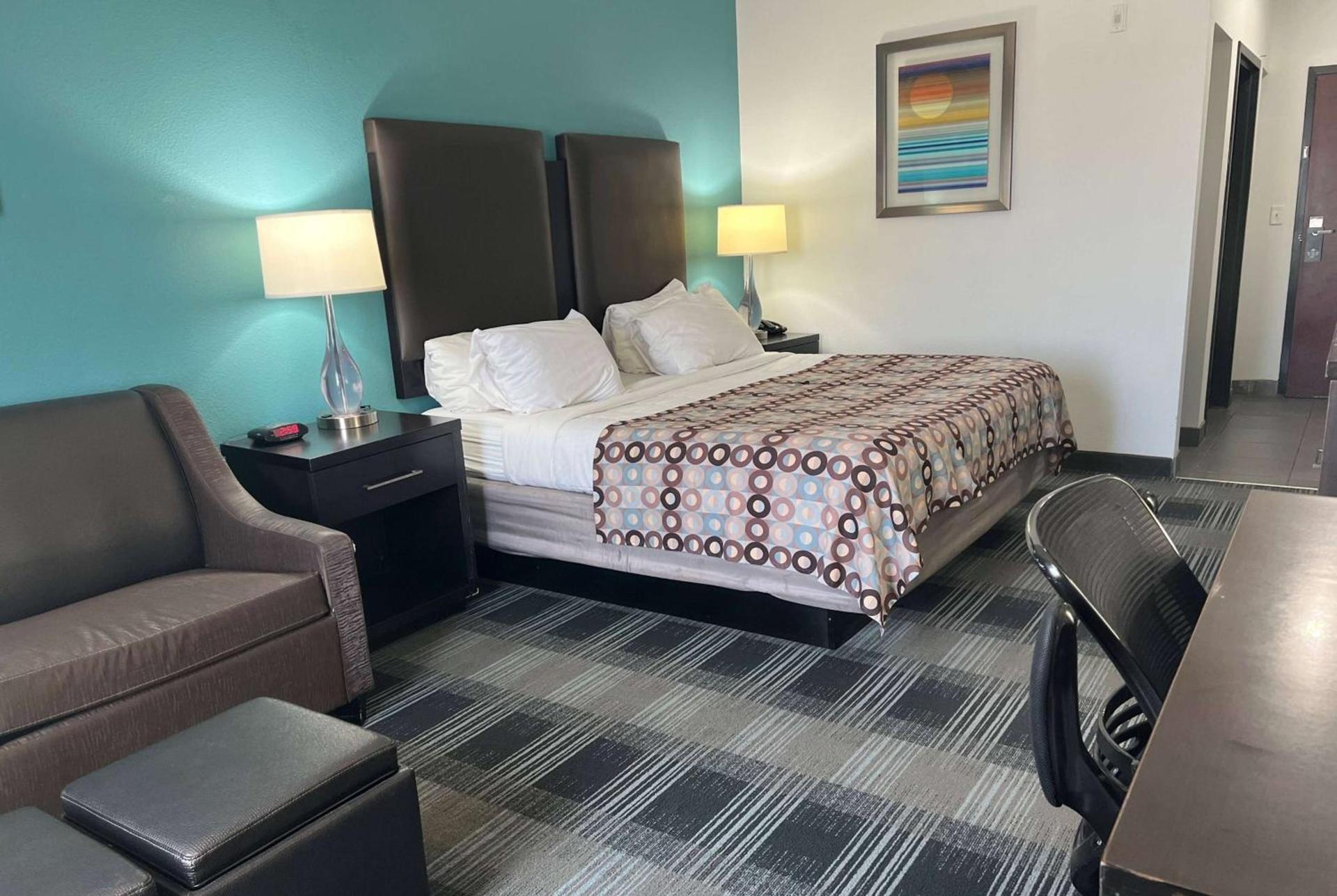 Days Inn by Wyndham Alva photo 11