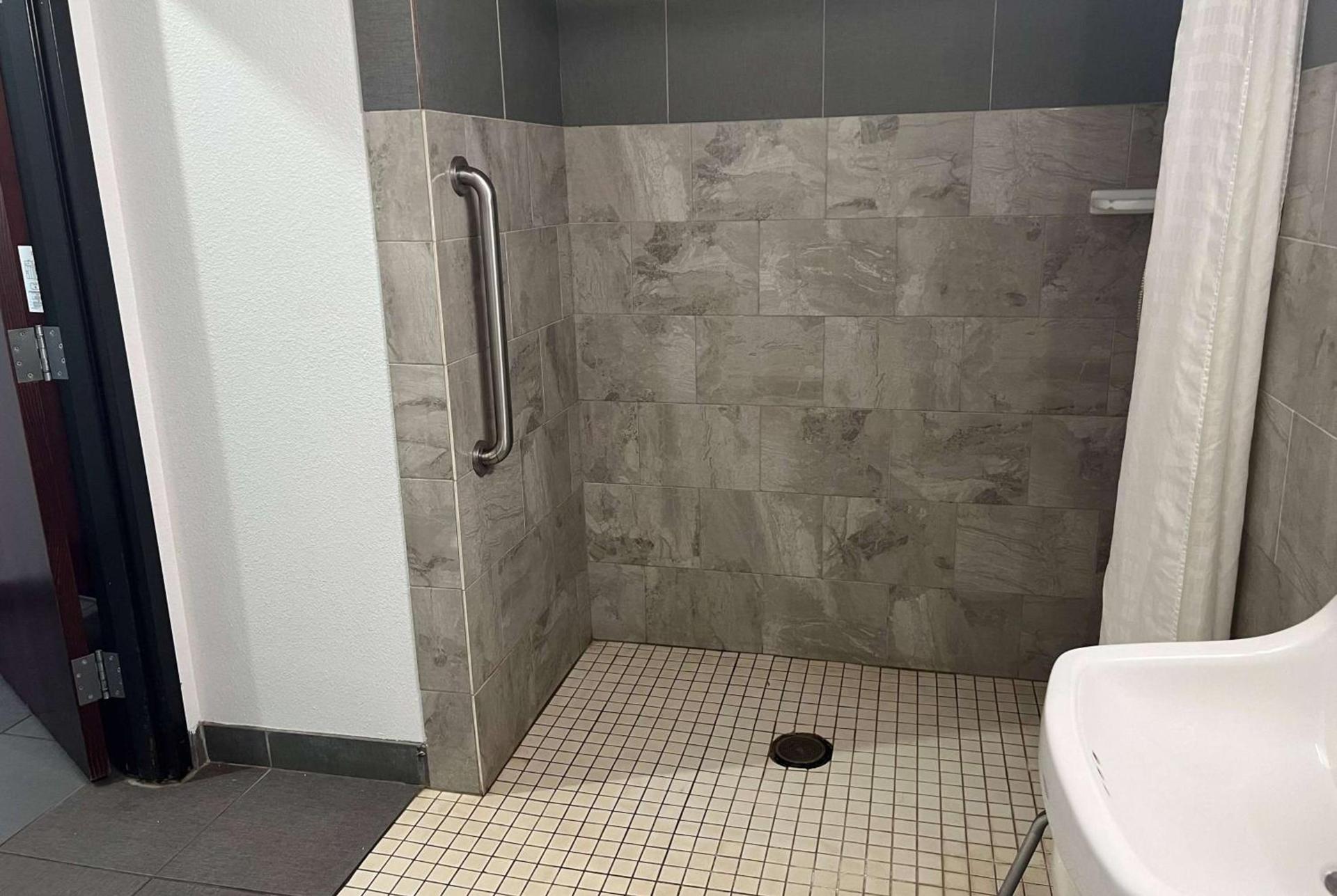 Days Inn by Wyndham Alva photo 14