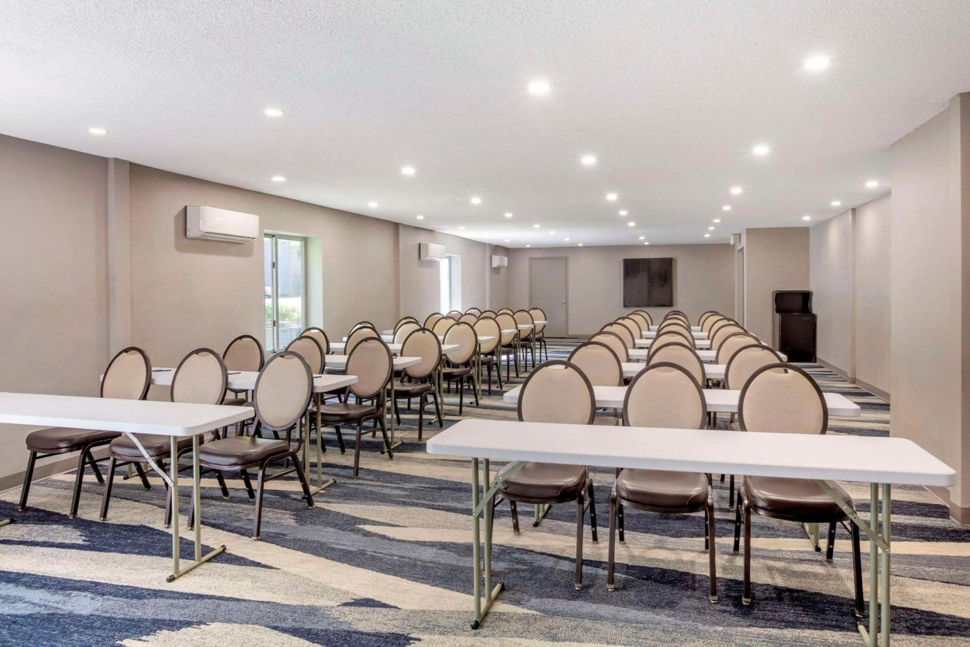 Comfort Suites Nashville Airport - BNA photo 43