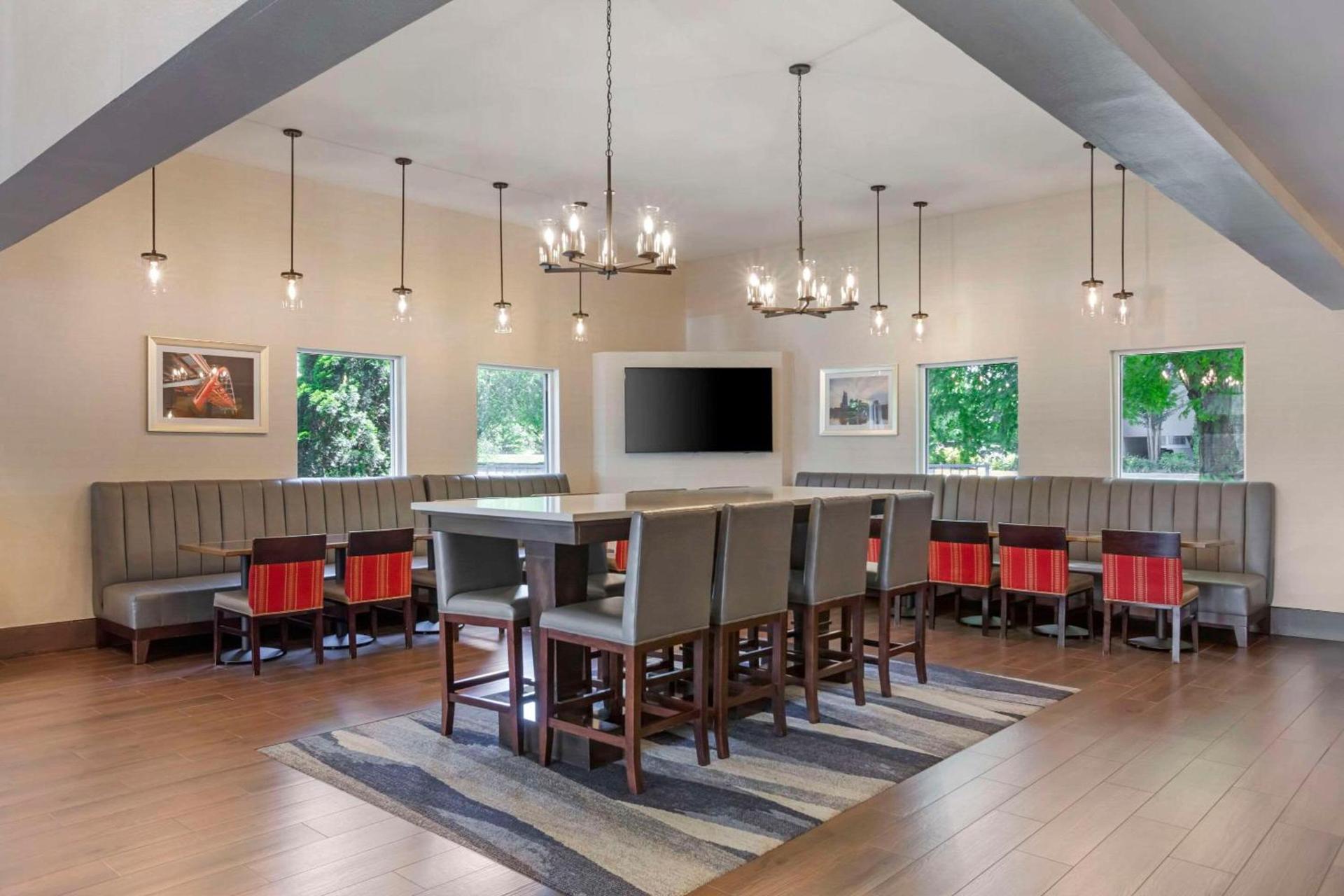 Comfort Suites Nashville Airport - BNA photo 46