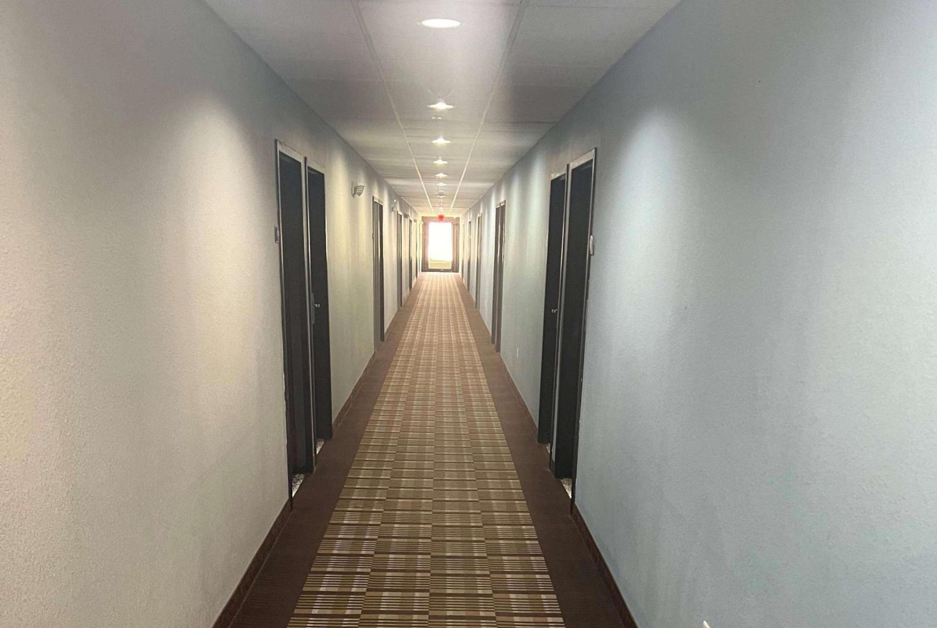 Days Inn by Wyndham Alva photo 17