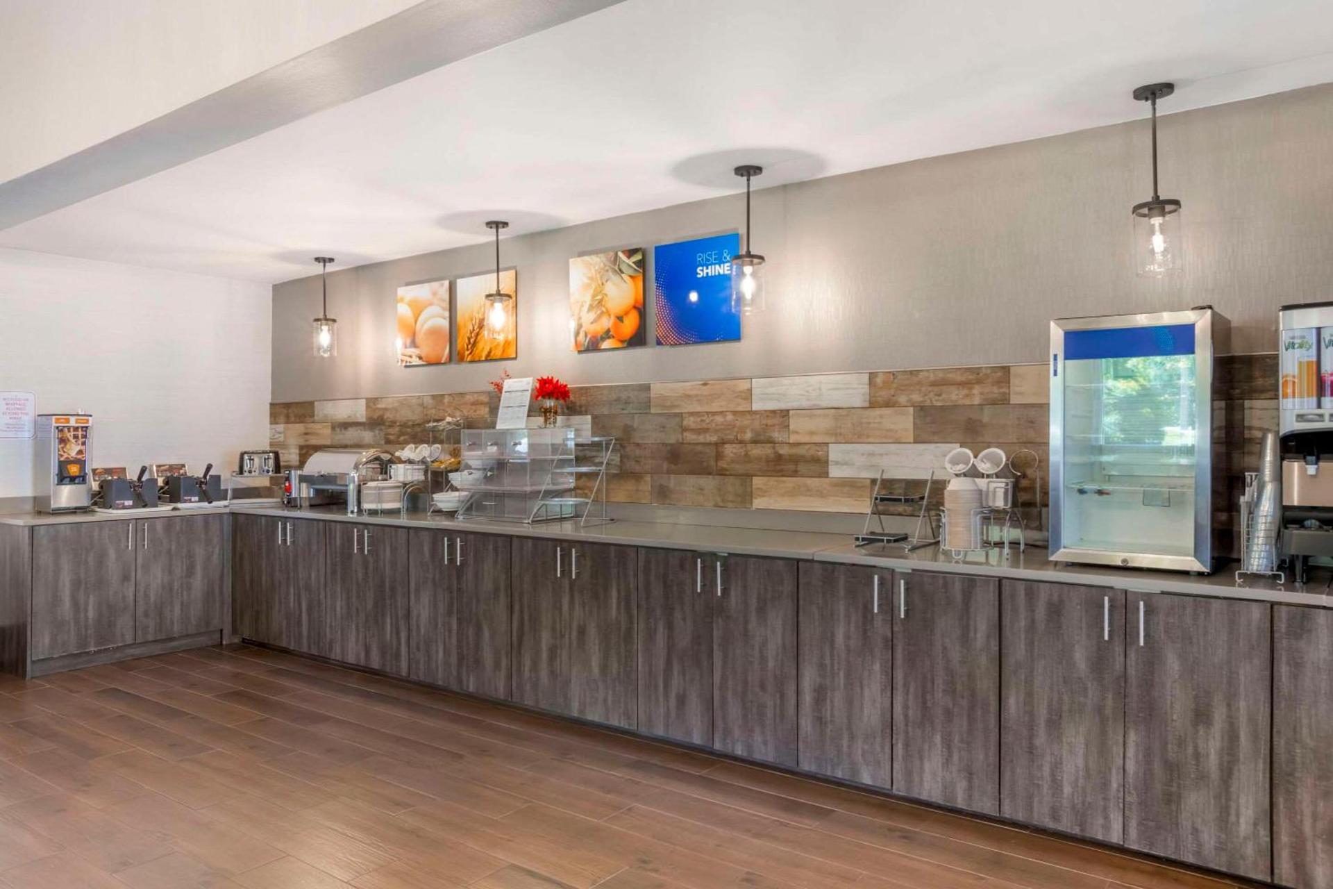 Comfort Suites Nashville Airport - BNA photo 45