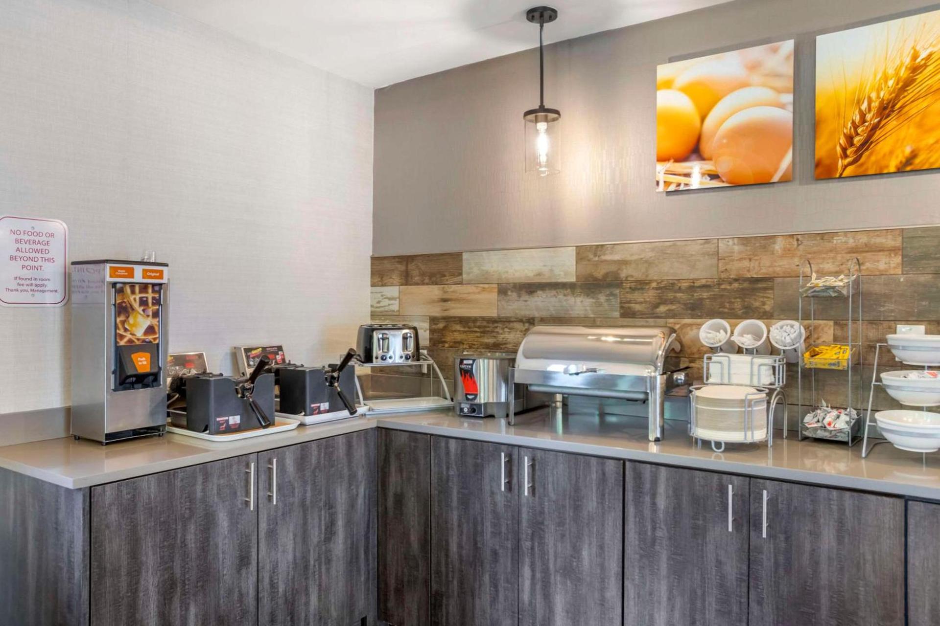 Comfort Suites Nashville Airport - BNA photo 47