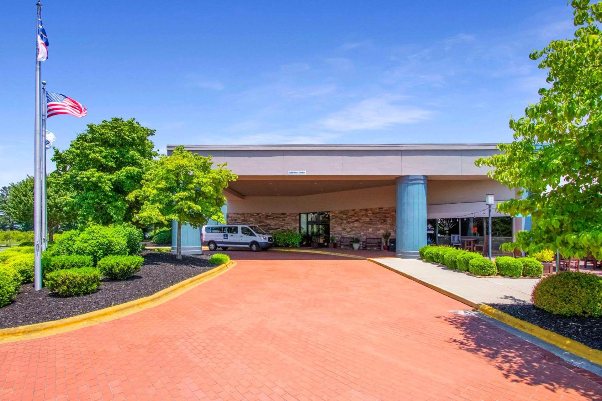 Clarion Inn Asheville Airport photo 2