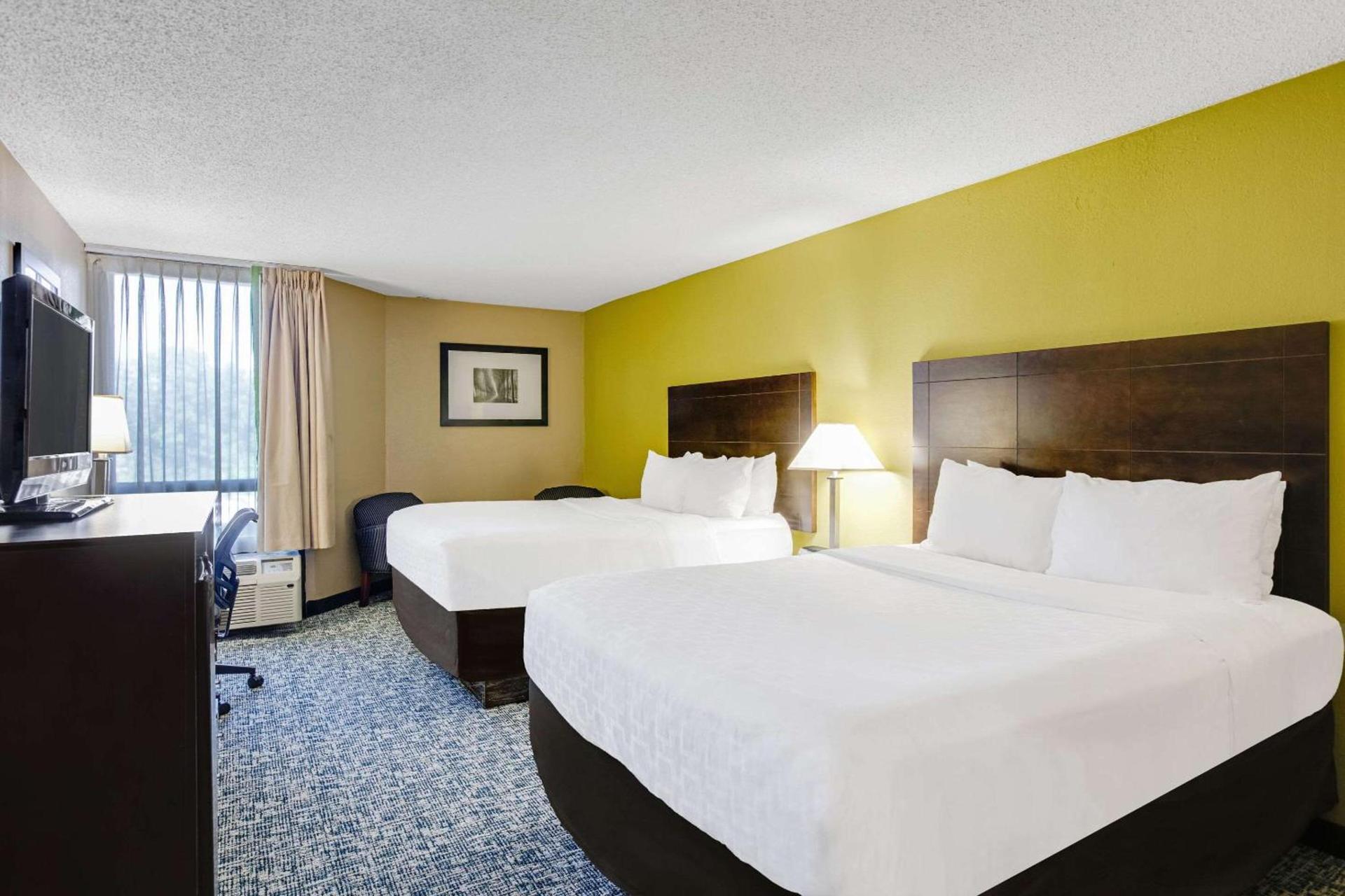 Clarion Inn Asheville Airport photo 6