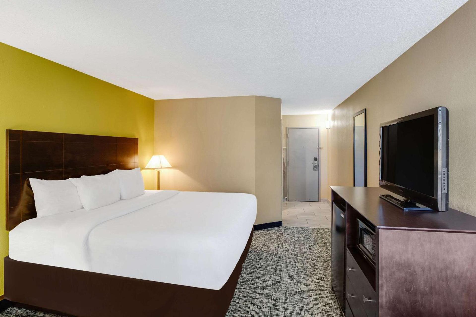 Clarion Inn Asheville Airport photo 9