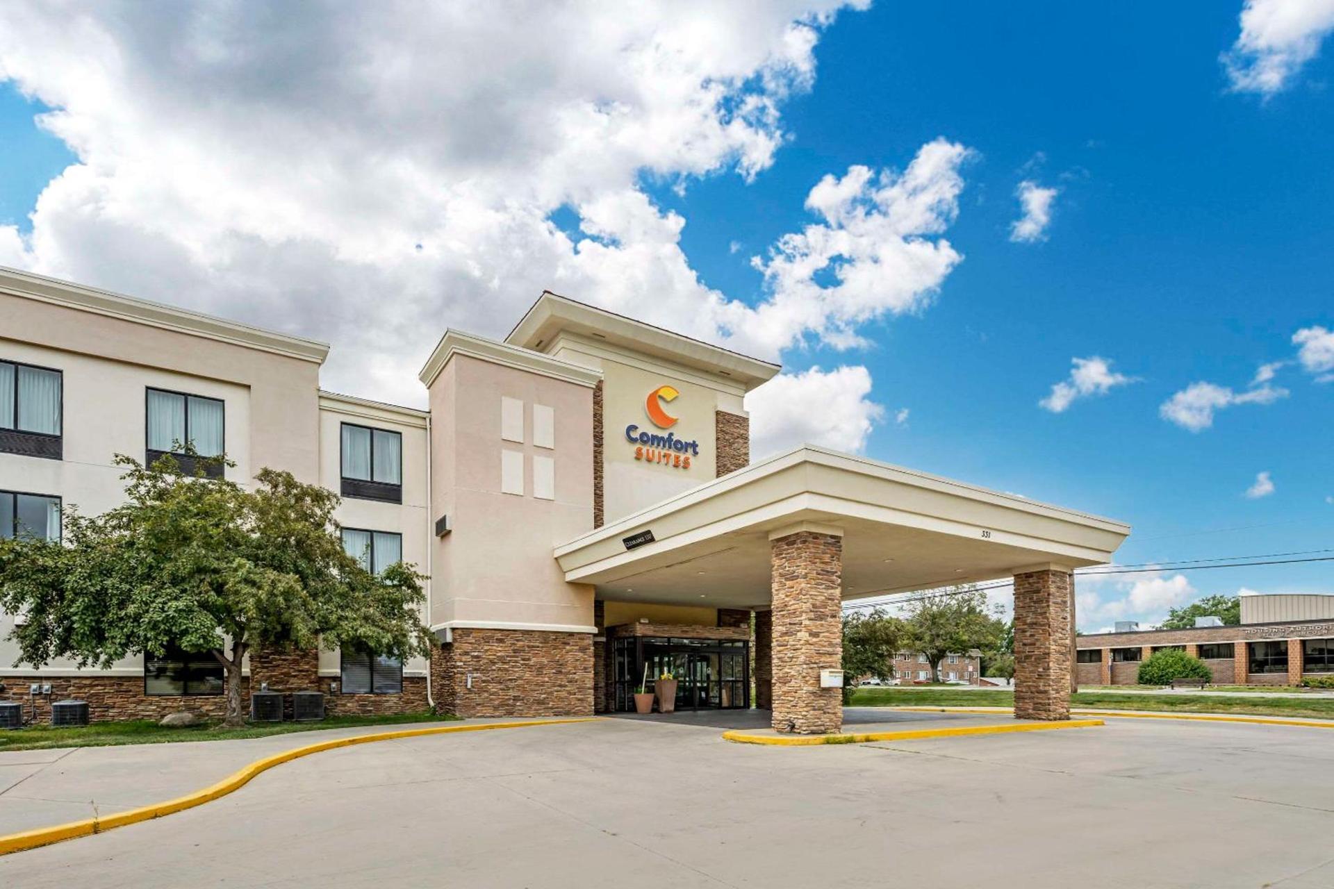 Comfort Suites East Lincoln - Mall Area photo 1