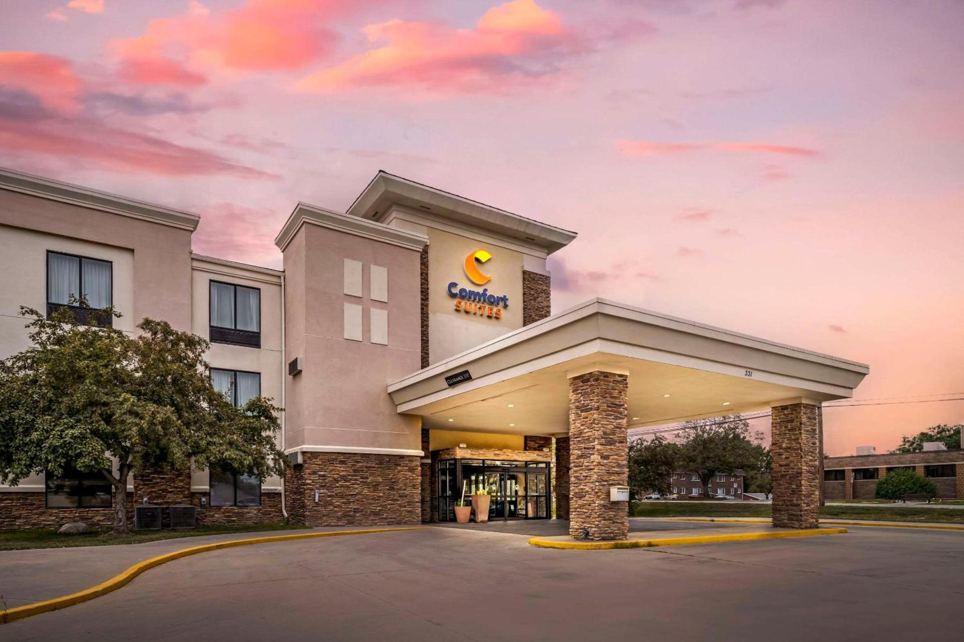 Comfort Suites East Lincoln - Mall Area photo 3