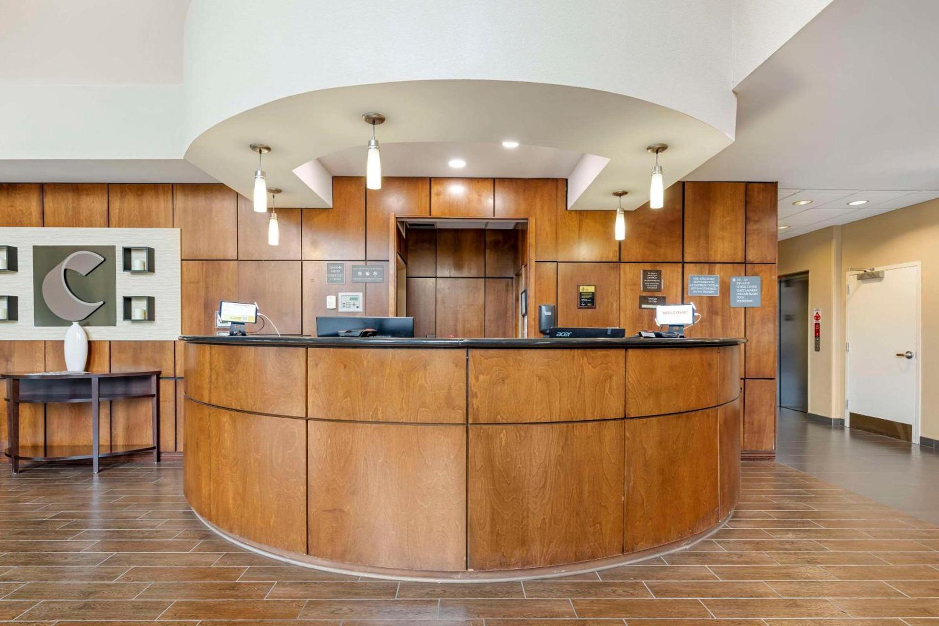 Comfort Suites East Lincoln - Mall Area photo 5