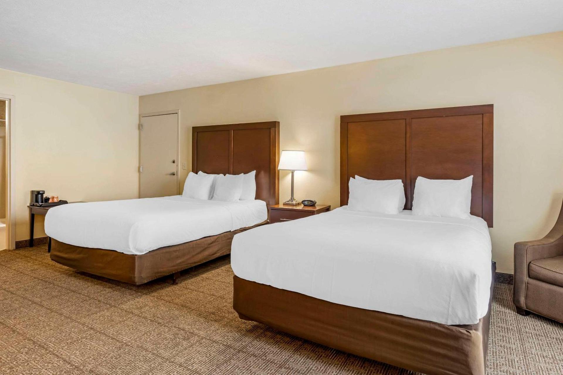 Comfort Suites East Lincoln - Mall Area photo 14