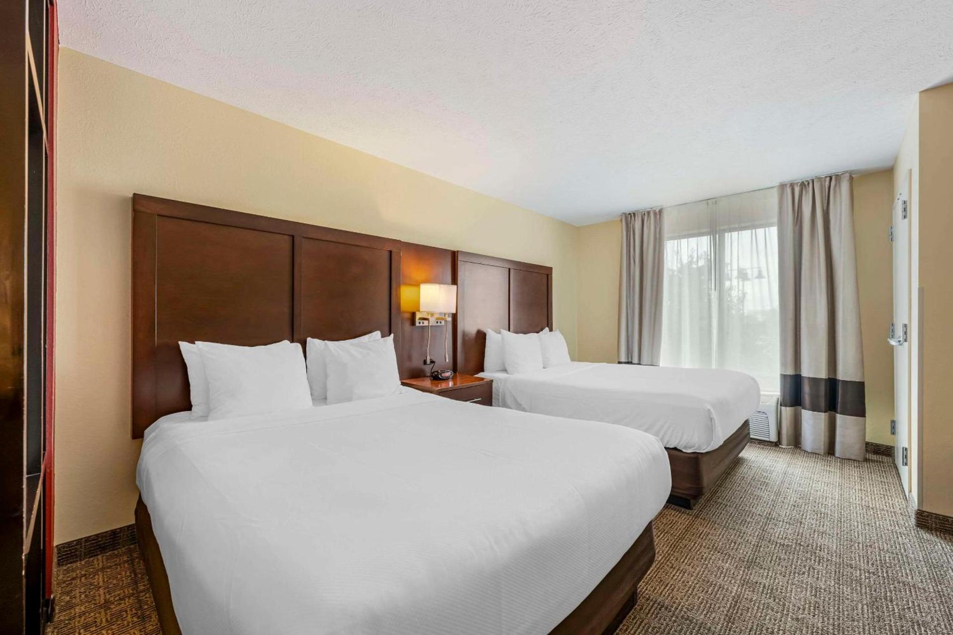 Comfort Suites East Lincoln - Mall Area photo 17