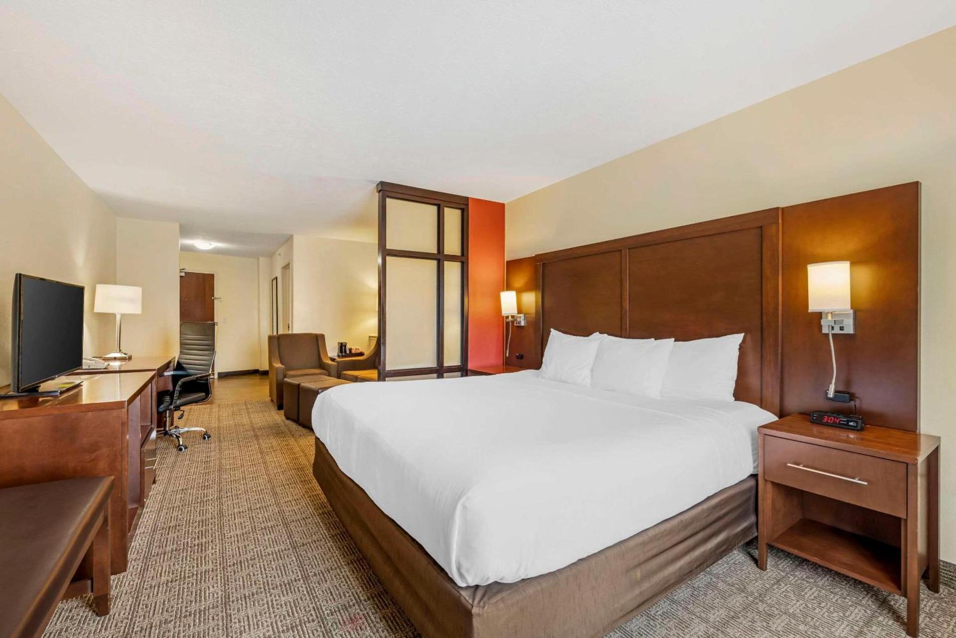 Comfort Suites East Lincoln - Mall Area photo 20