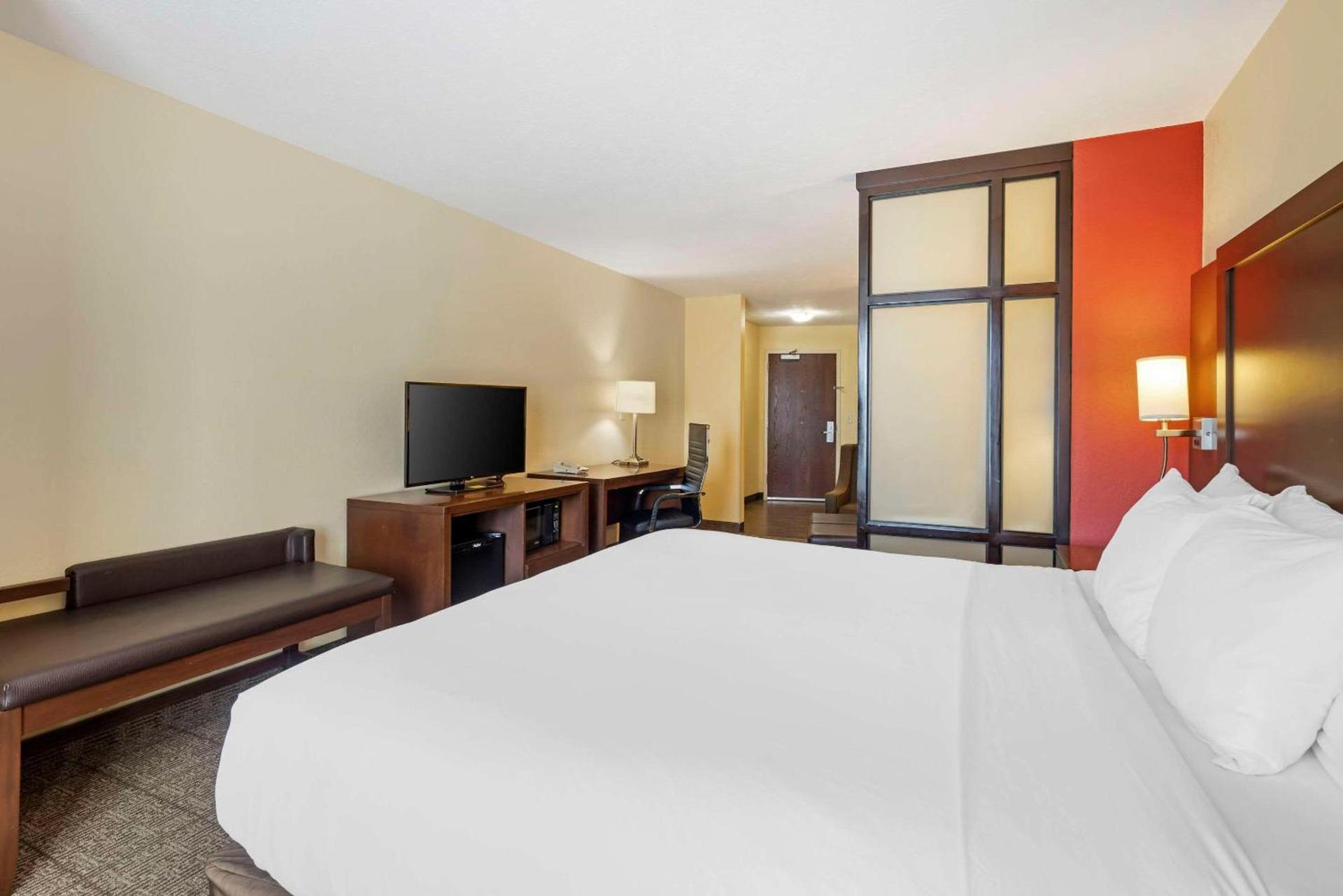 Comfort Suites East Lincoln - Mall Area photo 22
