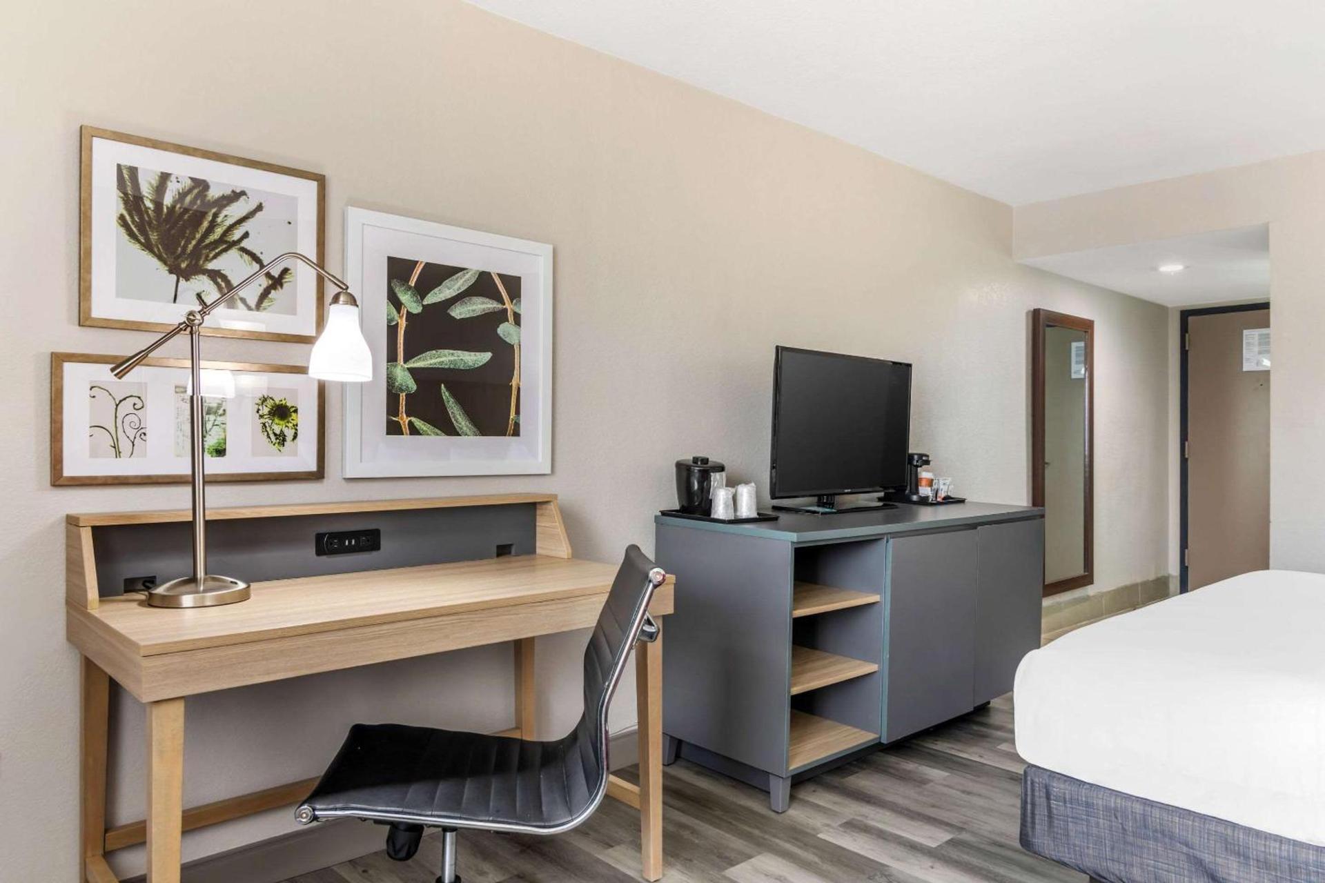 Country Inn & Suites by Radisson, Atlanta Airport South, GA photo 14