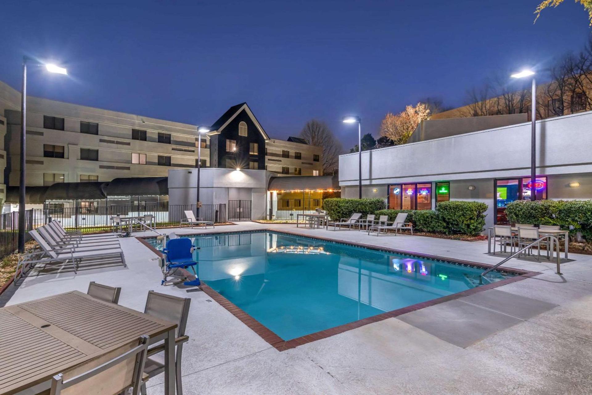 Country Inn & Suites by Radisson, Atlanta Airport South, GA photo 34