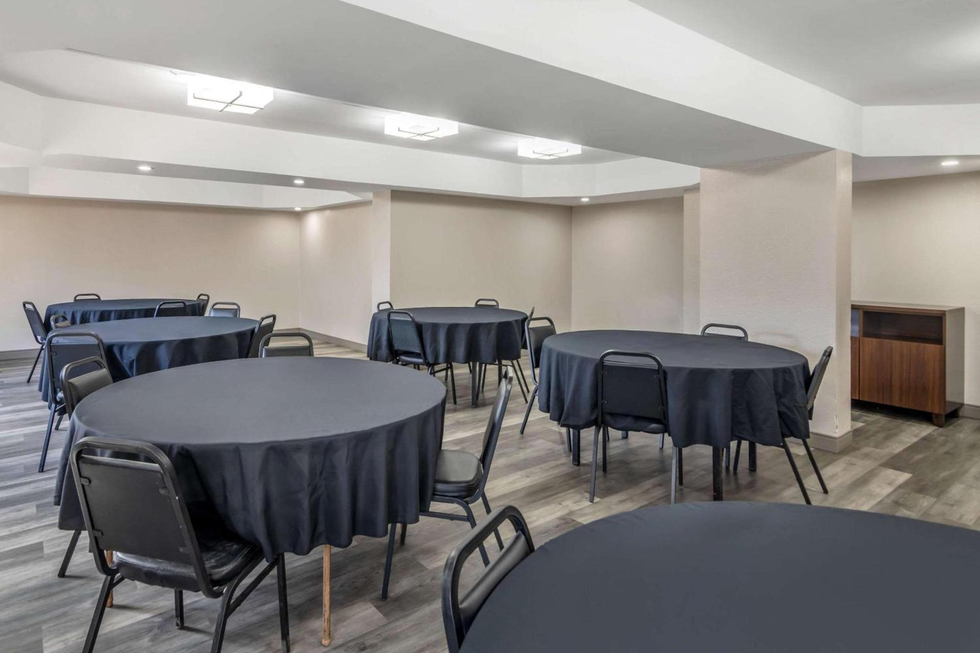 Country Inn & Suites by Radisson, Atlanta Airport South, GA photo 38