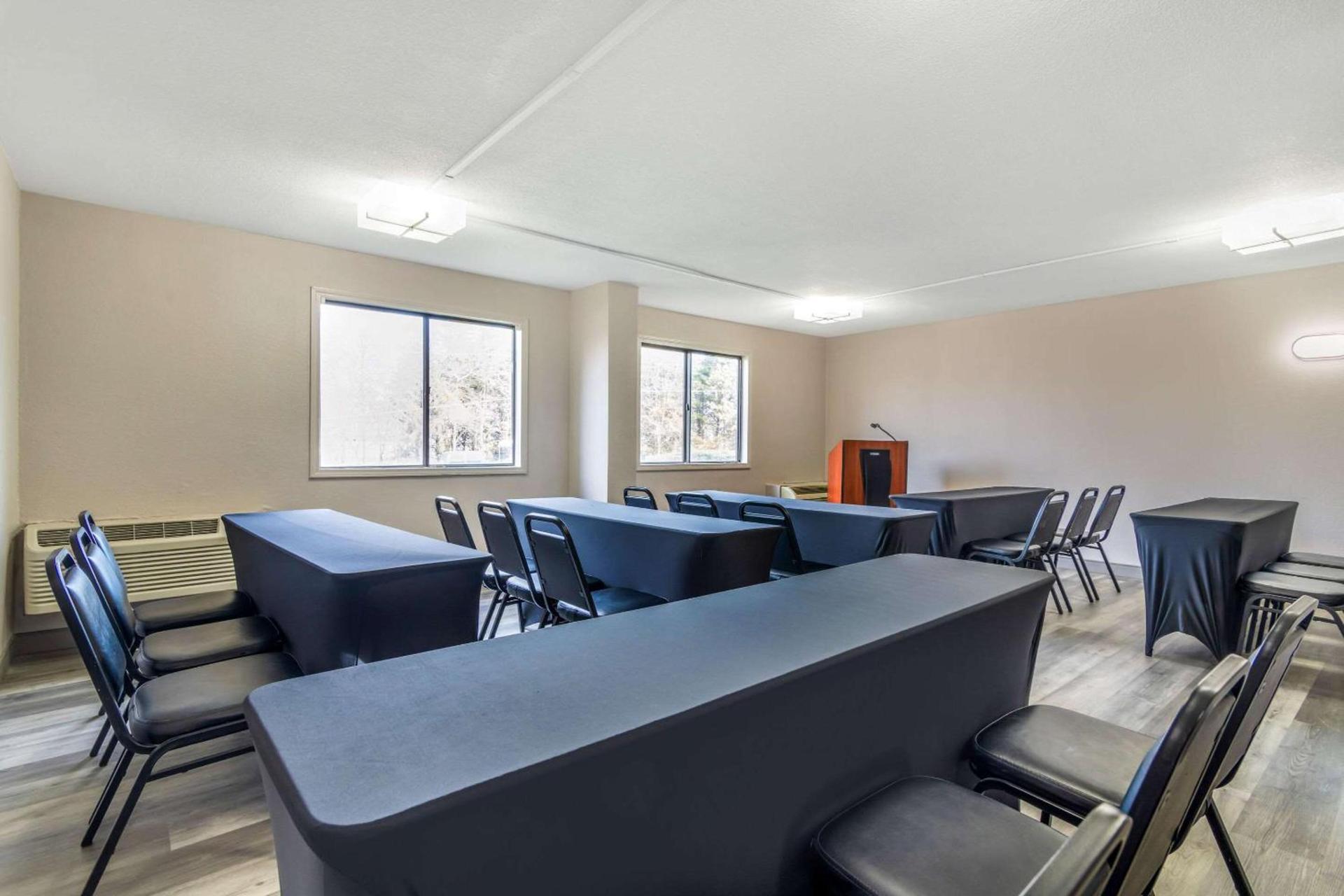 Country Inn & Suites by Radisson, Atlanta Airport South, GA photo 39